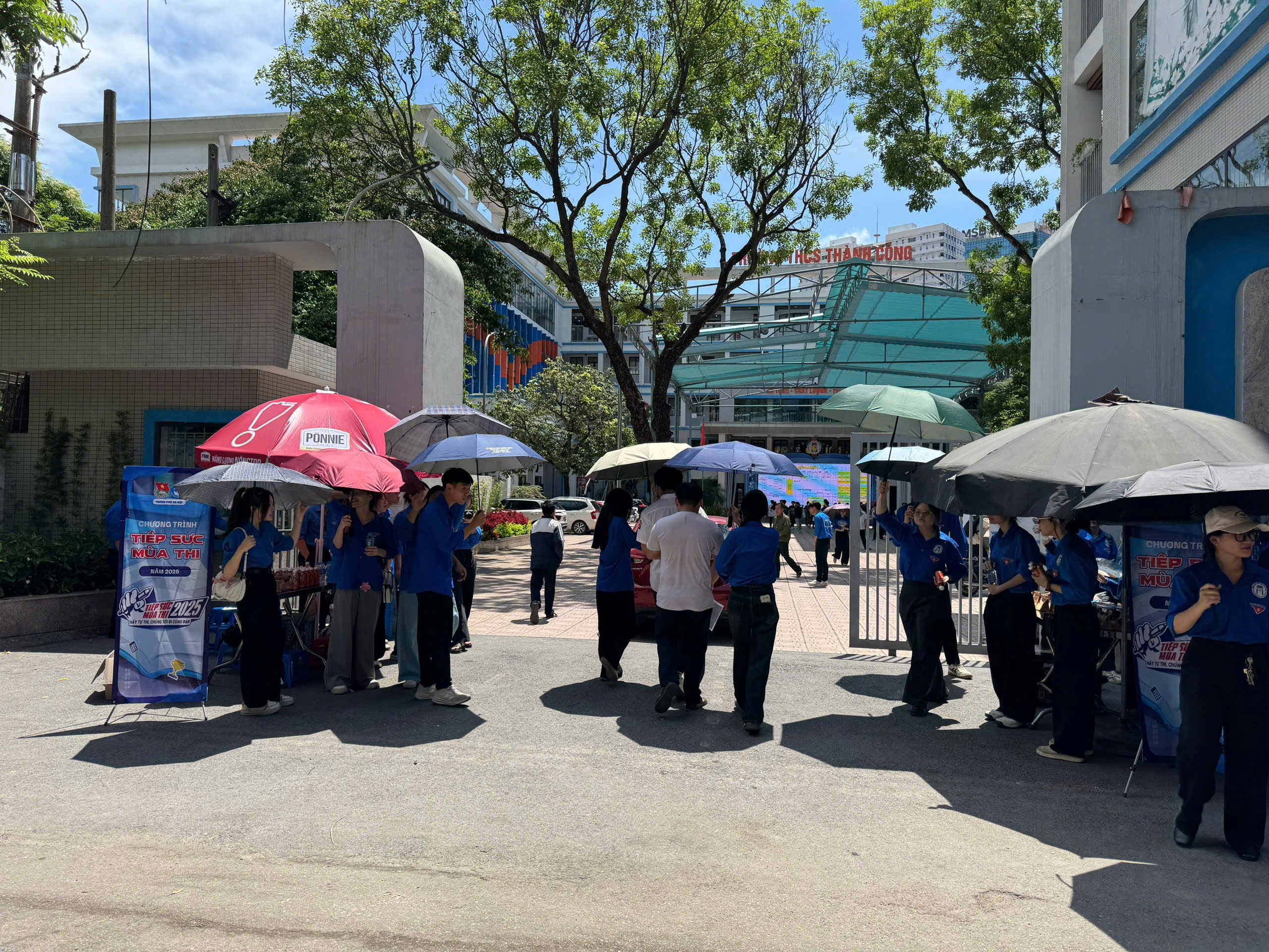 Th&iacute; sinh cả nước ho&agrave;n tất thủ tục dự thi THPT 2025- Ảnh 4.