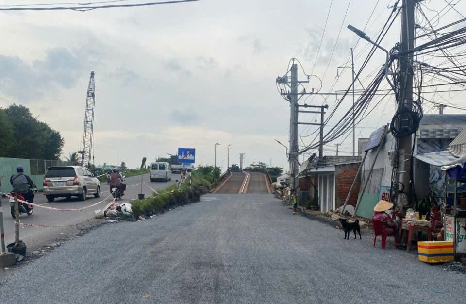 Từ 30/6, c&aacute;c phương tiện chỉ được lưu th&ocirc;ng qua cầu tạm &Ocirc; M&ocirc;n- Ảnh 1.