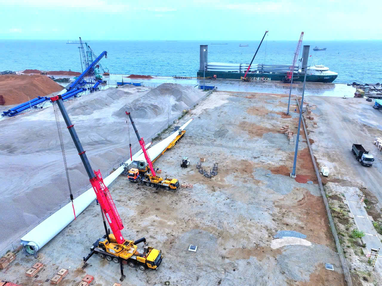 Cảng biển quốc tế Trung Nam C&agrave; N&aacute; đ&oacute;n 51 c&aacute;nh tuabin gi&oacute; của Đức- Ảnh 2.