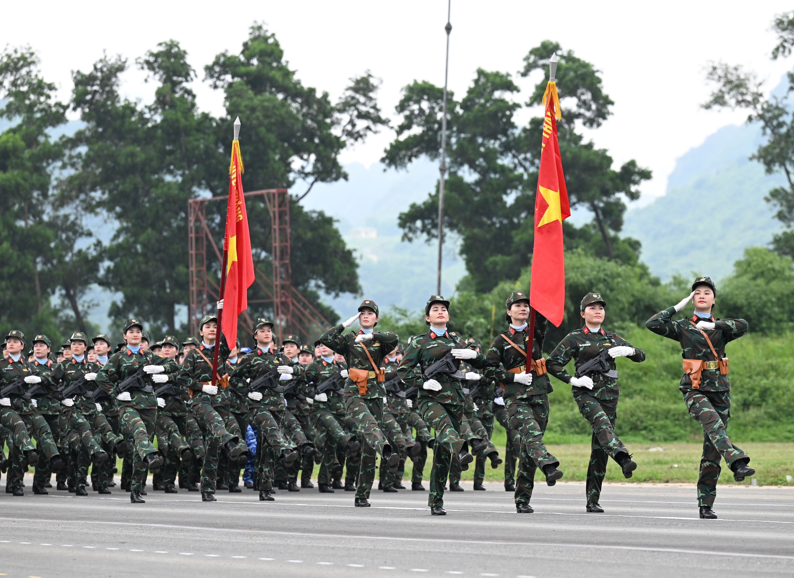 Hình ảnh khối nữ chiến sĩ hợp luyện, sẵn sàng cho Lễ kỷ niệm 80 năm Quốc khánh- Ảnh 14. Hình ảnh khối nữ chiến sĩ hợp luyện, sẵn sàng cho Lễ kỷ niệm 80 năm Quốc khánh- Ảnh 14.