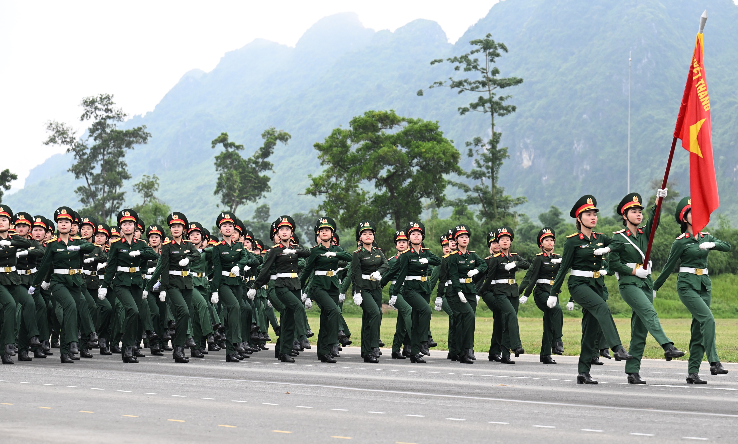 Hình ảnh khối nữ chiến sĩ hợp luyện, sẵn sàng cho Lễ kỷ niệm 80 năm Quốc khánh- Ảnh 8. Hình ảnh khối nữ chiến sĩ hợp luyện, sẵn sàng cho Lễ kỷ niệm 80 năm Quốc khánh- Ảnh 8.