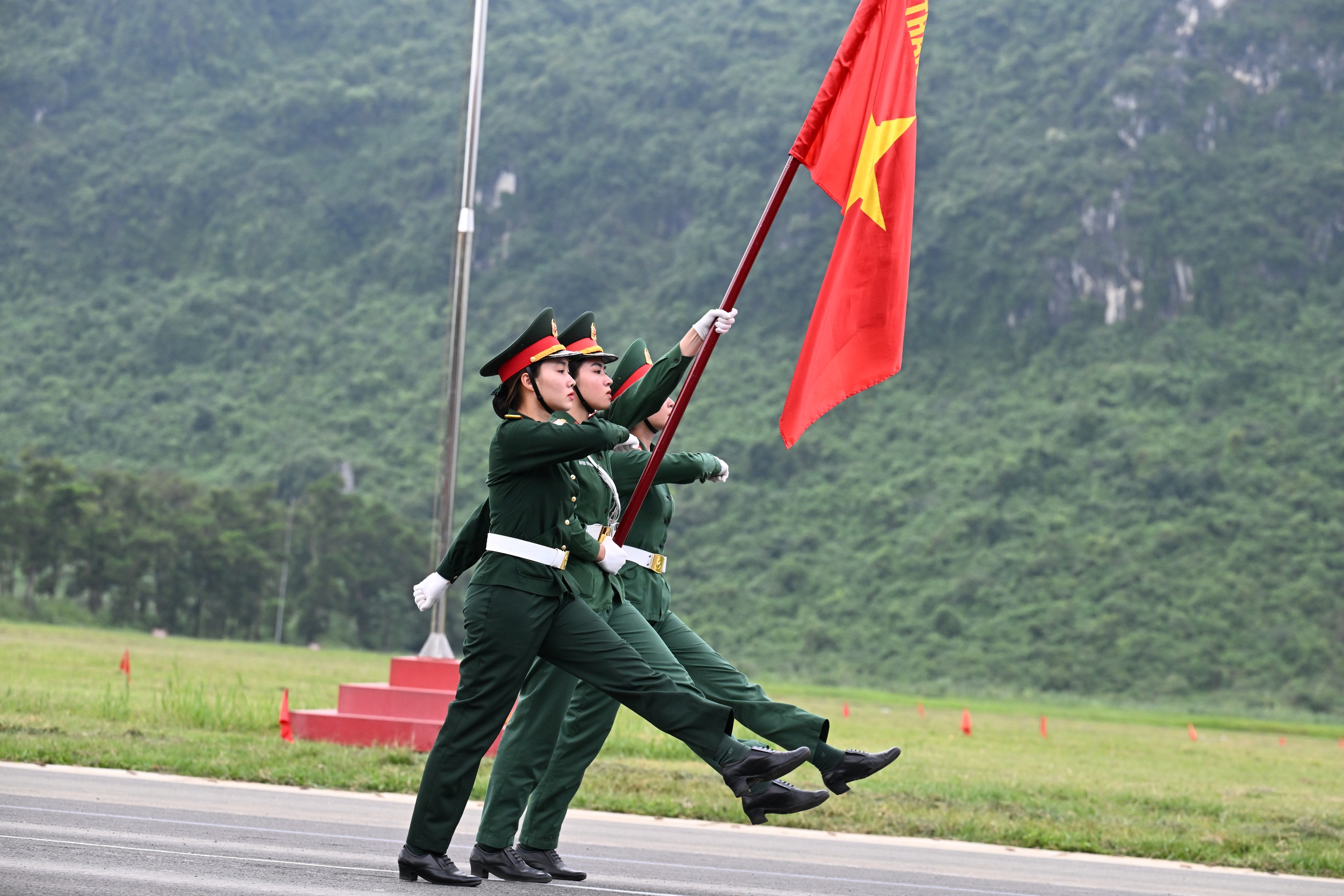Hình ảnh khối nữ chiến sĩ hợp luyện, sẵn sàng cho Lễ kỷ niệm 80 năm Quốc khánh- Ảnh 7. Hình ảnh khối nữ chiến sĩ hợp luyện, sẵn sàng cho Lễ kỷ niệm 80 năm Quốc khánh- Ảnh 7.