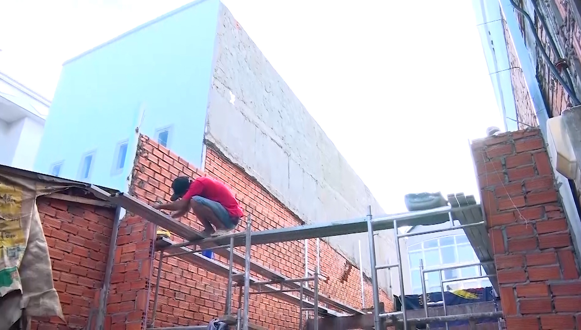 An Giang: 207 tỷ đồng x&acirc;y mới, sửa chữa 3.135 căn nh&agrave; tạm, nh&agrave; dột n&aacute;t- Ảnh 1.