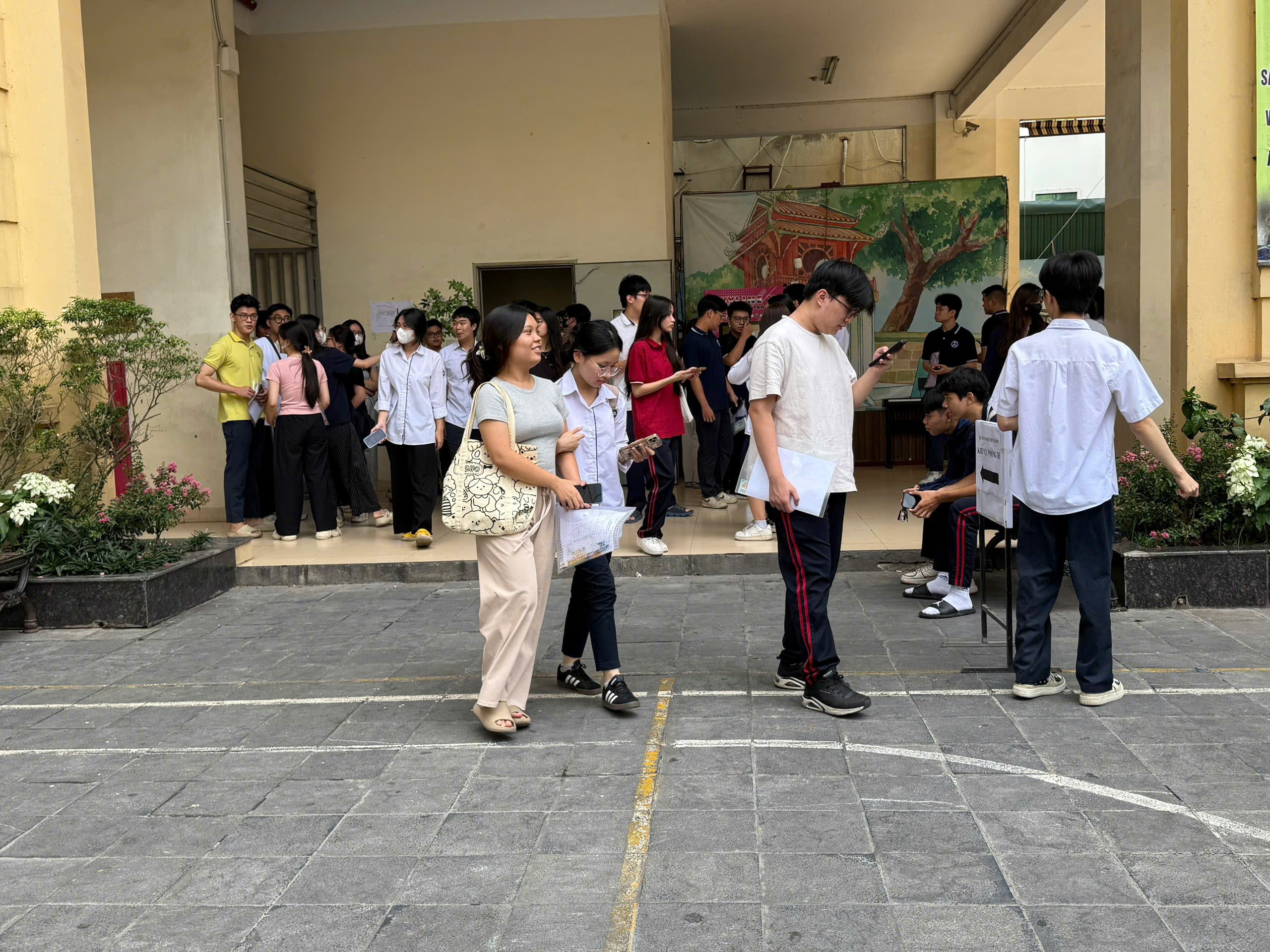 Th&iacute; sinh cả nước ho&agrave;n tất thủ tục dự thi THPT 2025- Ảnh 5.