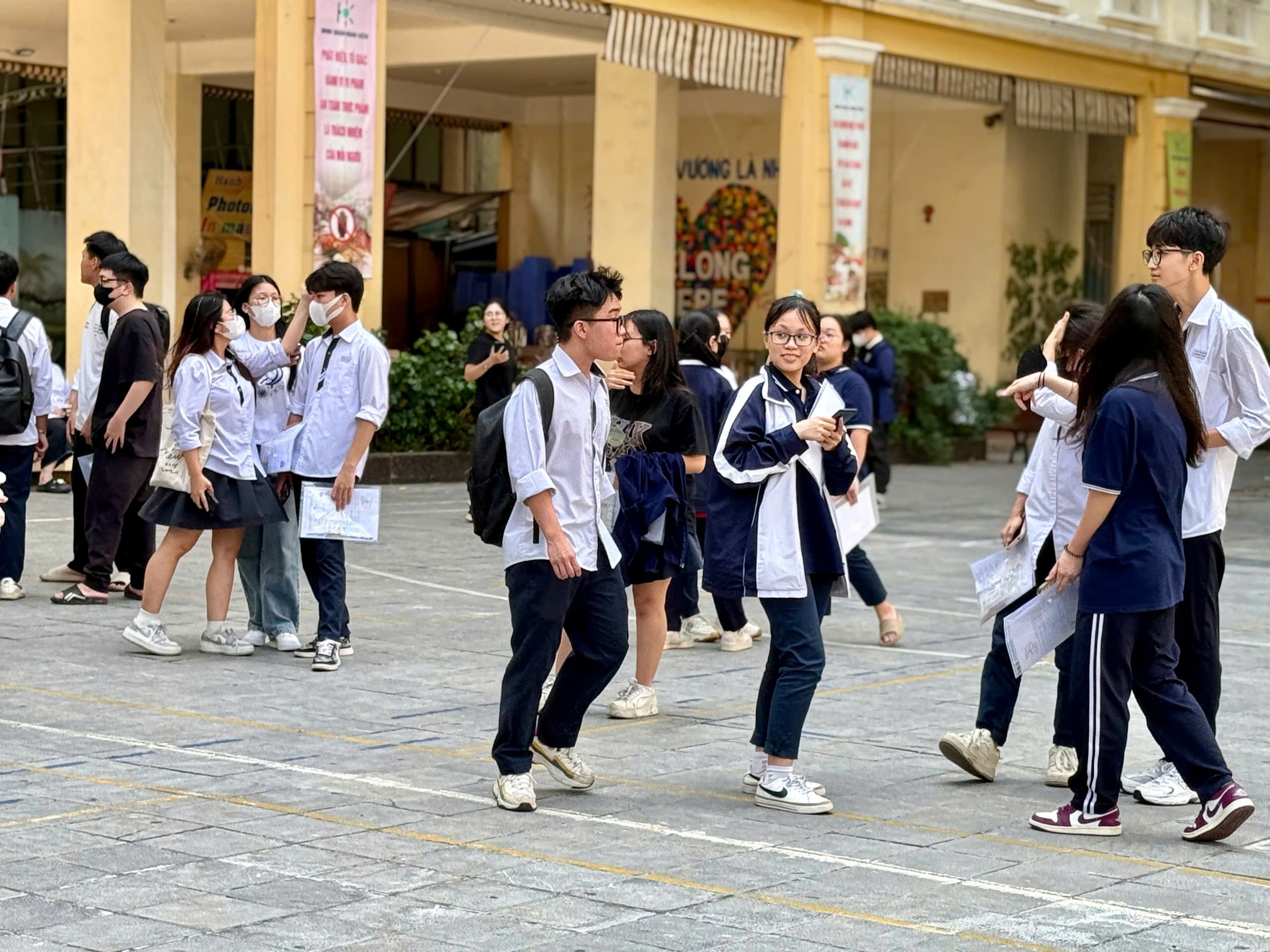 Th&iacute; sinh cả nước ho&agrave;n tất thủ tục dự thi THPT 2025- Ảnh 6.