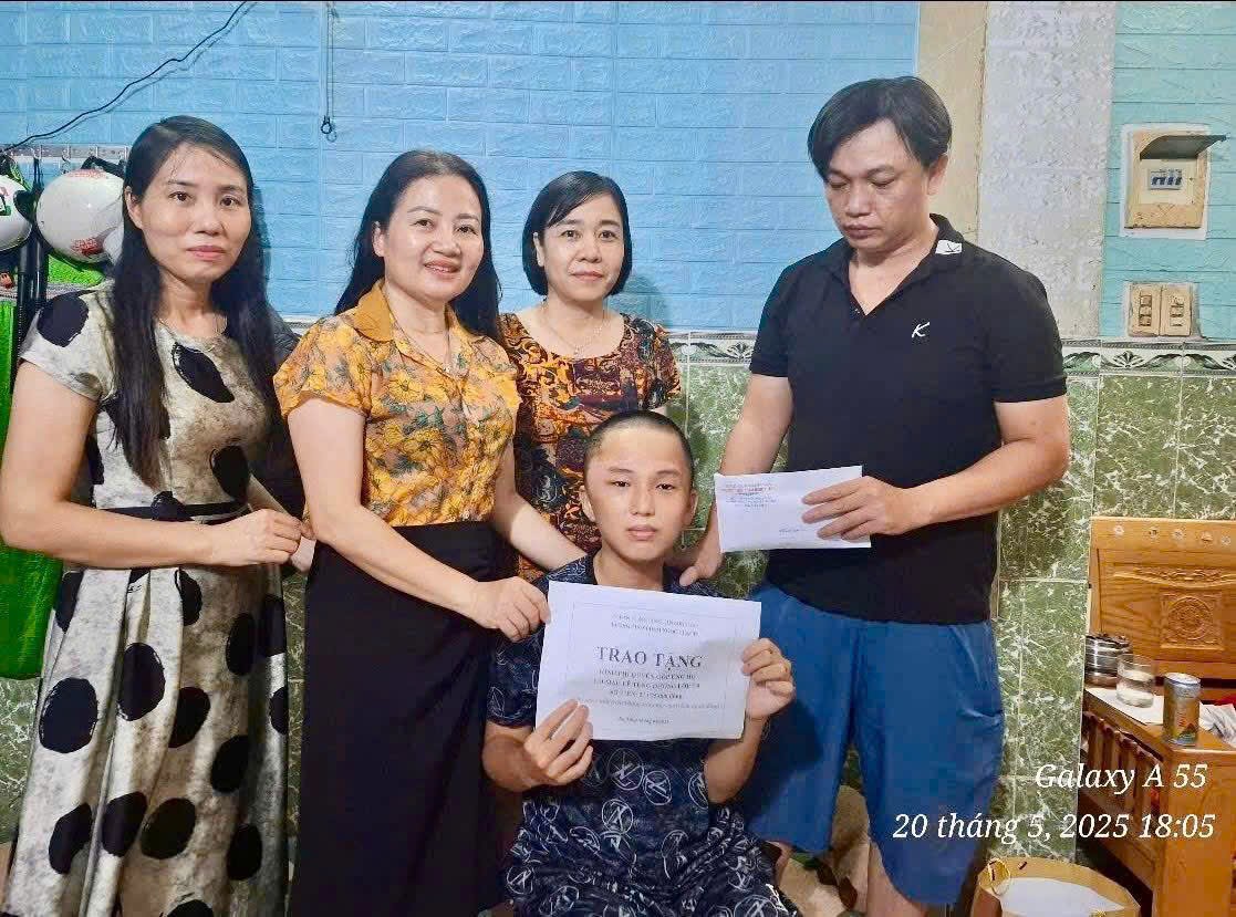 Thầy c&ocirc;, phụ huynh g&oacute;p tiền hỗ trợ học sinh bị tai nạn giao th&ocirc;ng, gia cảnh kh&oacute; khăn- Ảnh 3.