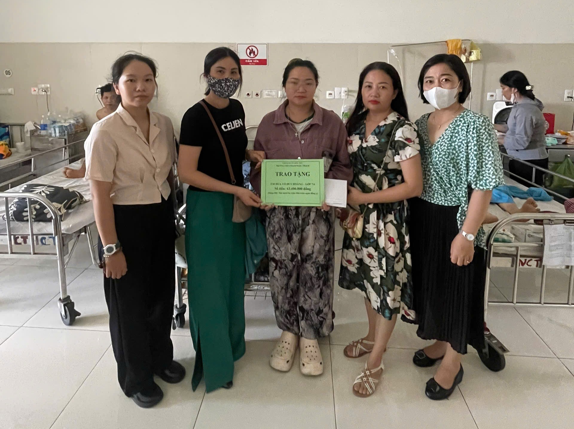 Thầy c&ocirc;, phụ huynh g&oacute;p tiền hỗ trợ học sinh bị tai nạn giao th&ocirc;ng, gia cảnh kh&oacute; khăn- Ảnh 1.