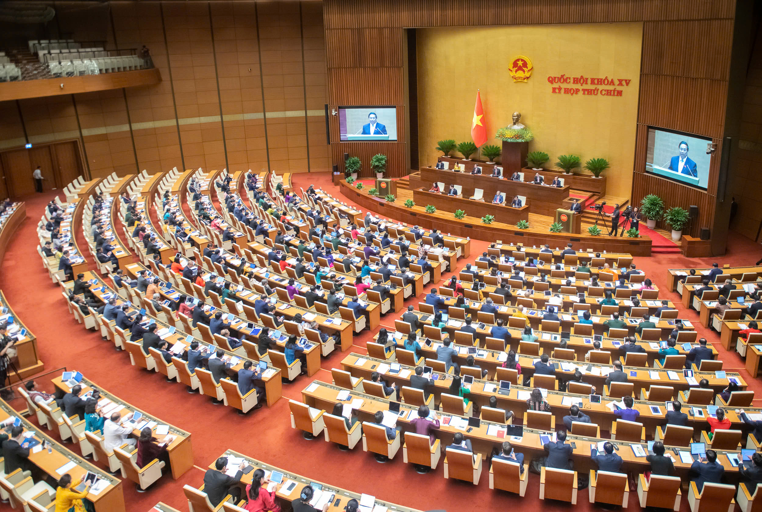 Kỳ họp d&agrave;i nhất lịch sử Quốc hội mang luồng gi&oacute; mới, đưa đất nước cất c&aacute;nh- Ảnh 4.