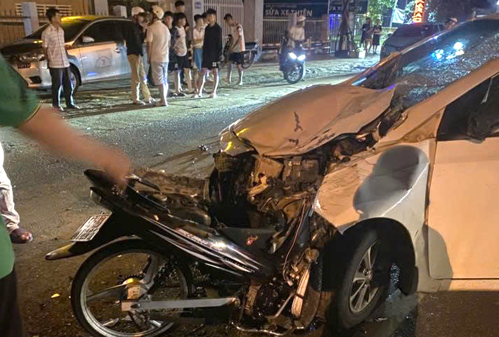 Điều tra nguy&ecirc;n nh&acirc;n xe m&aacute;y va chạm &ocirc; t&ocirc; khiến hai thanh ni&ecirc;n tử vong- Ảnh 2.