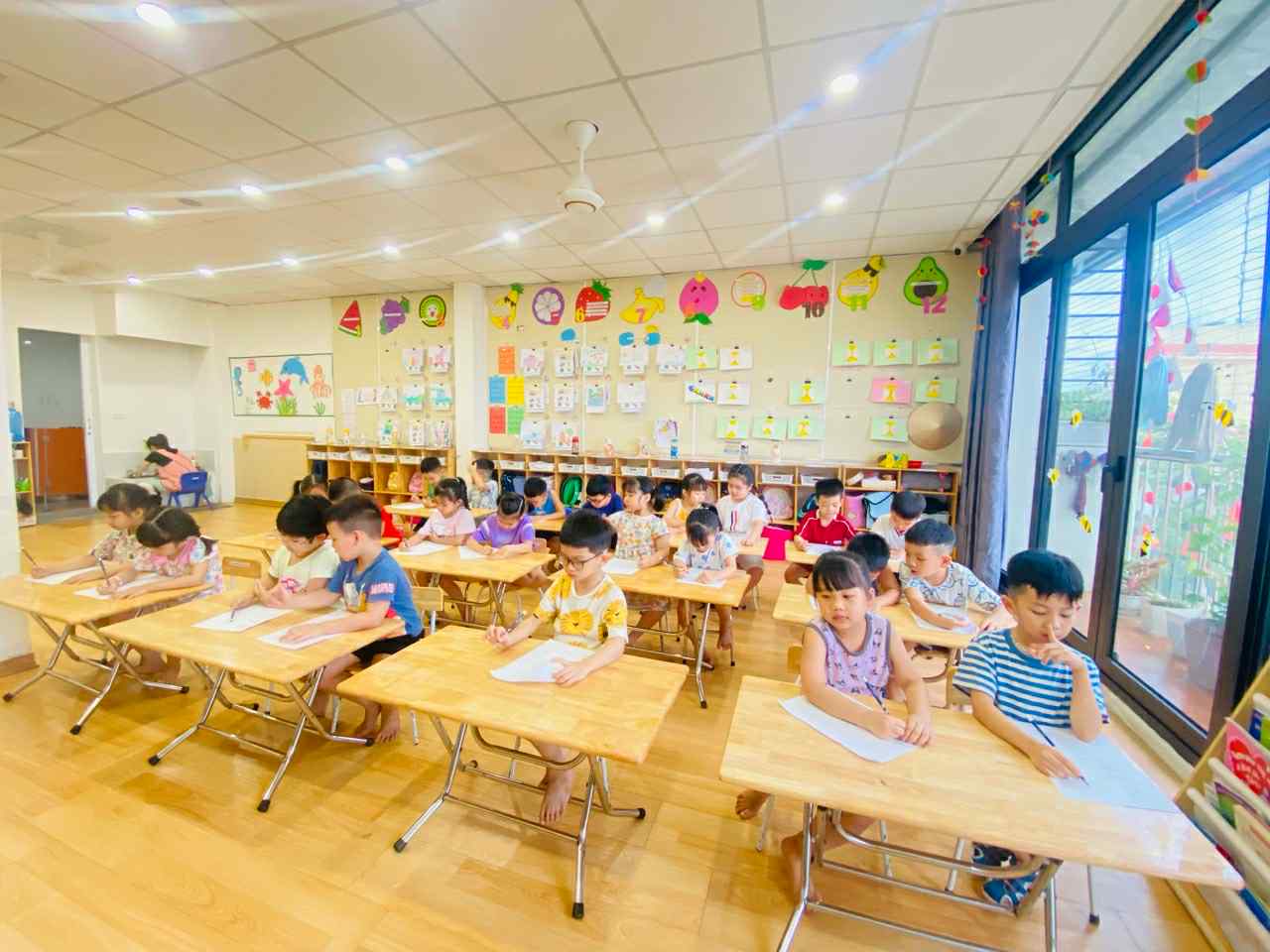 Miễn học ph&iacute; cho học sinh c&ocirc;ng lập, hỗ trợ học ph&iacute; học sinh d&acirc;n lập từ năm học 2025&ndash;2026- Ảnh 2.