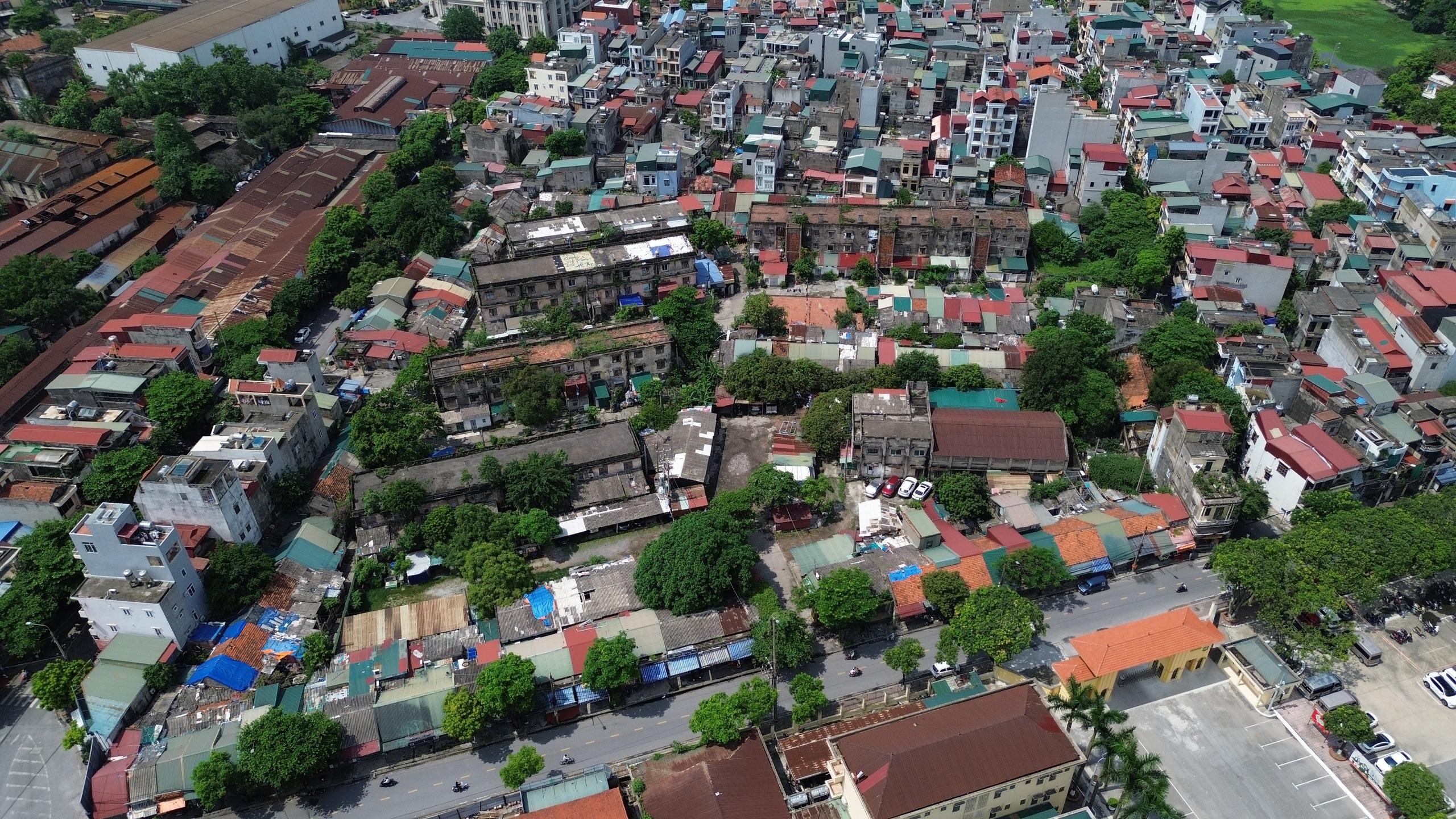 Hải Dương: Khu tập thể Nh&agrave; m&aacute;y Bơm xuống cấp, h&agrave;ng trăm hộ d&acirc;n sống trong bất an- Ảnh 1.