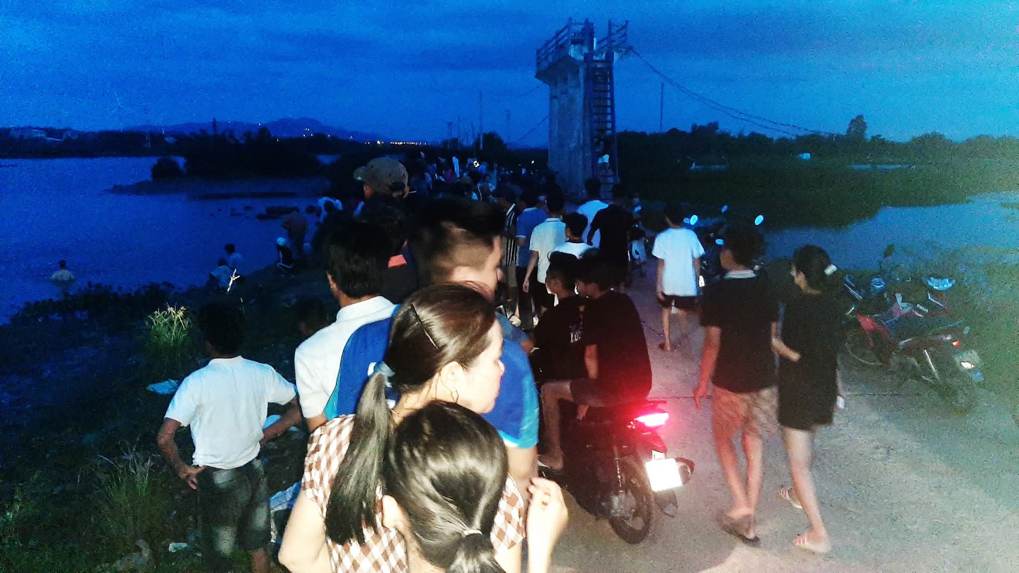 B&igrave;nh Định: 5 học sinh đi tắm s&ocirc;ng, 3 em đuối nước tử vong thương t&acirc;m- Ảnh 1.