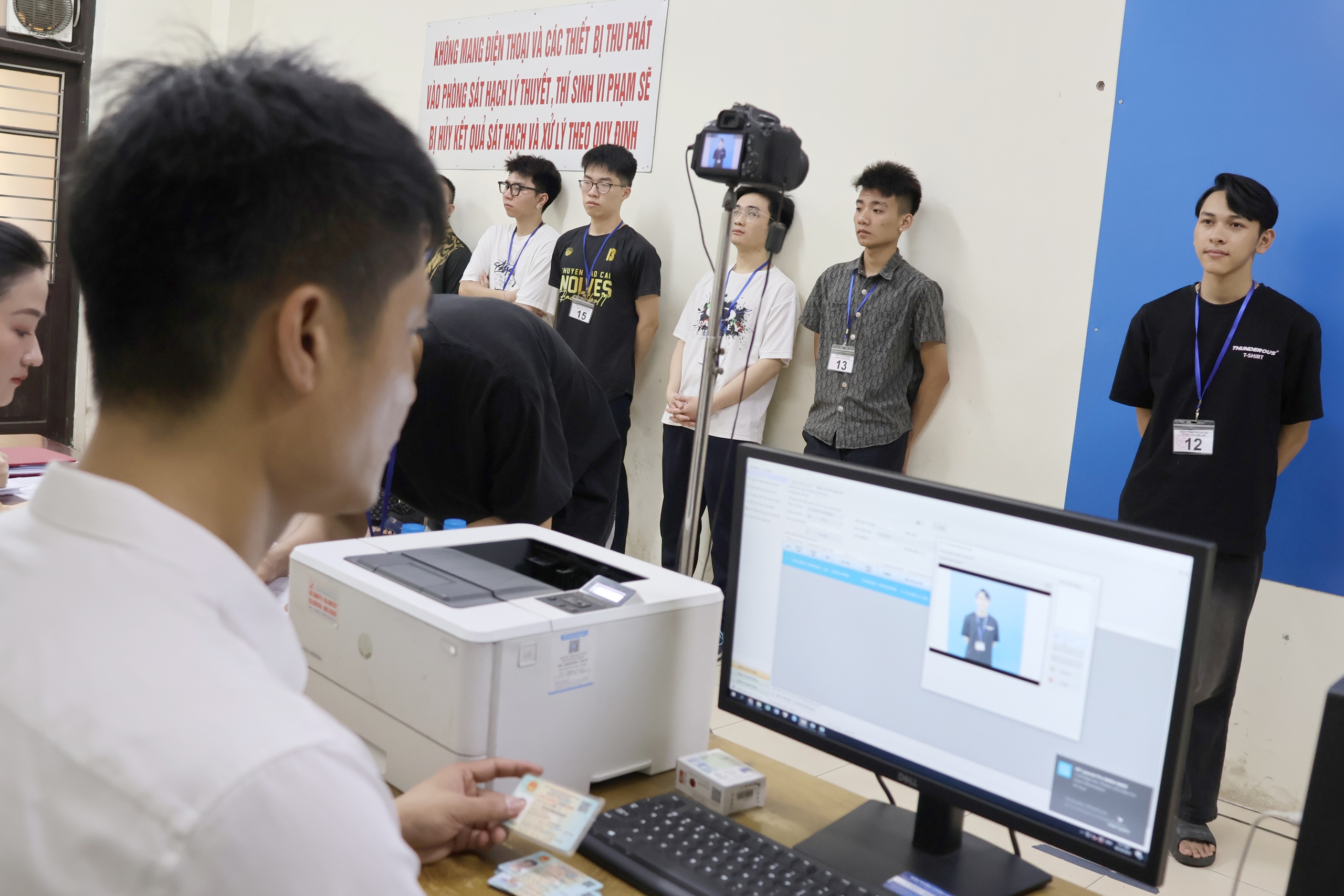 CSGT H&agrave; Nội bắt đầu tổ chức s&aacute;t hạch bằng l&aacute;i xe m&aacute;y- Ảnh 3.