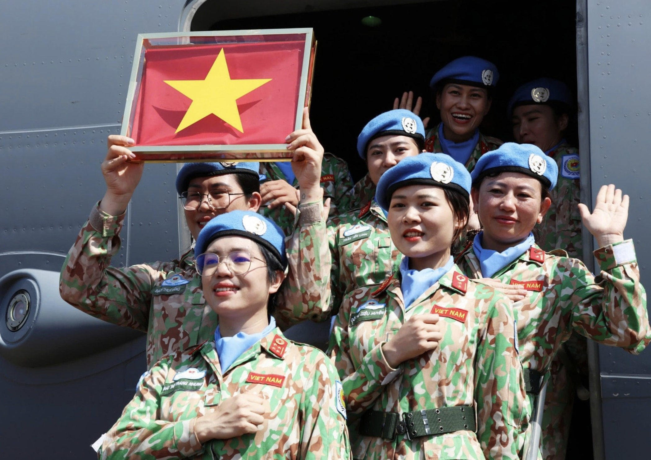 Chốt quy định c&ocirc;ng chức, vi&ecirc;n chức c&oacute; thể tham gia lực lượng g&igrave;n giữ ho&agrave; b&igrave;nh- Ảnh 2.