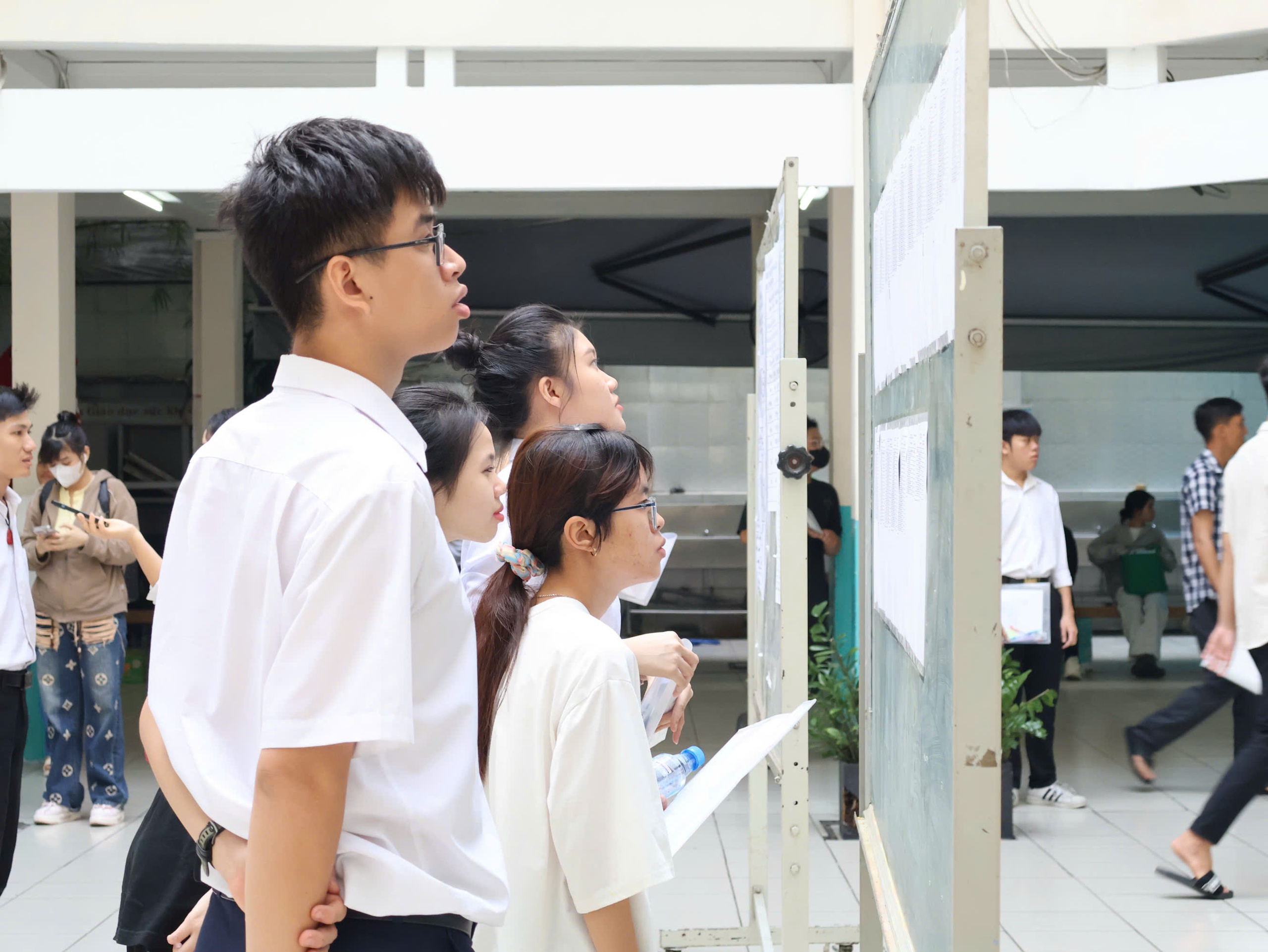 Nhiều trường học ở TP.HCM cảnh b&aacute;o chi&ecirc;u lừa sau khi c&oacute; điểm tốt nghiệp THPT- Ảnh 1.