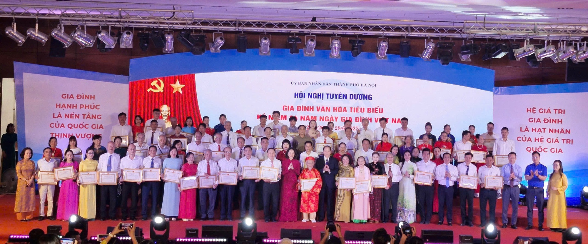 H&agrave; Nội tuy&ecirc;n dương 80 gia đ&igrave;nh văn h&oacute;a ti&ecirc;u biểu- Ảnh 2.