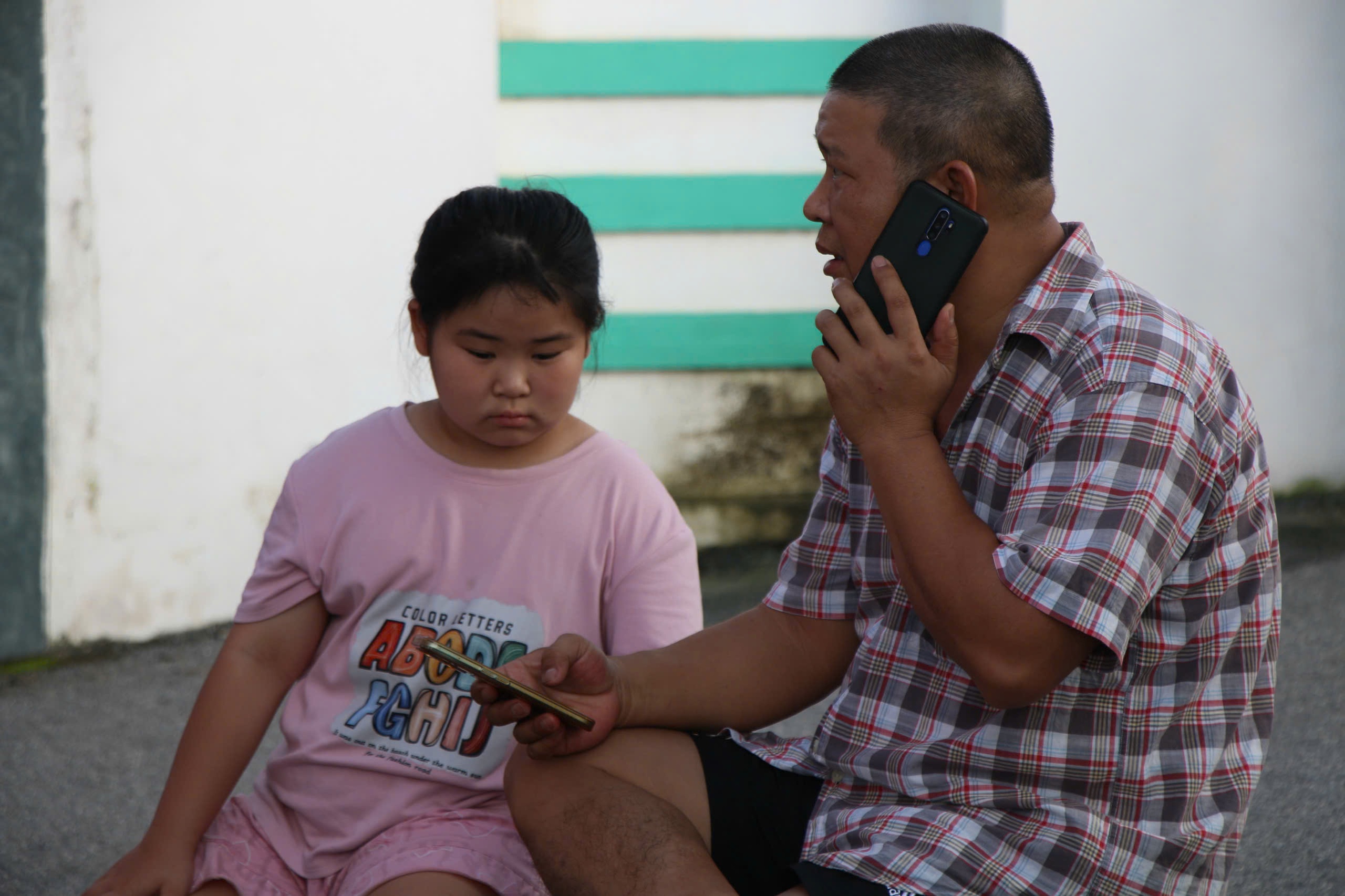 Cảnh s&aacute;t giao th&ocirc;ng căng m&igrave;nh bảo đảm trật tự, an to&agrave;n kỳ thi THPT Quốc gia 2025- Ảnh 14.