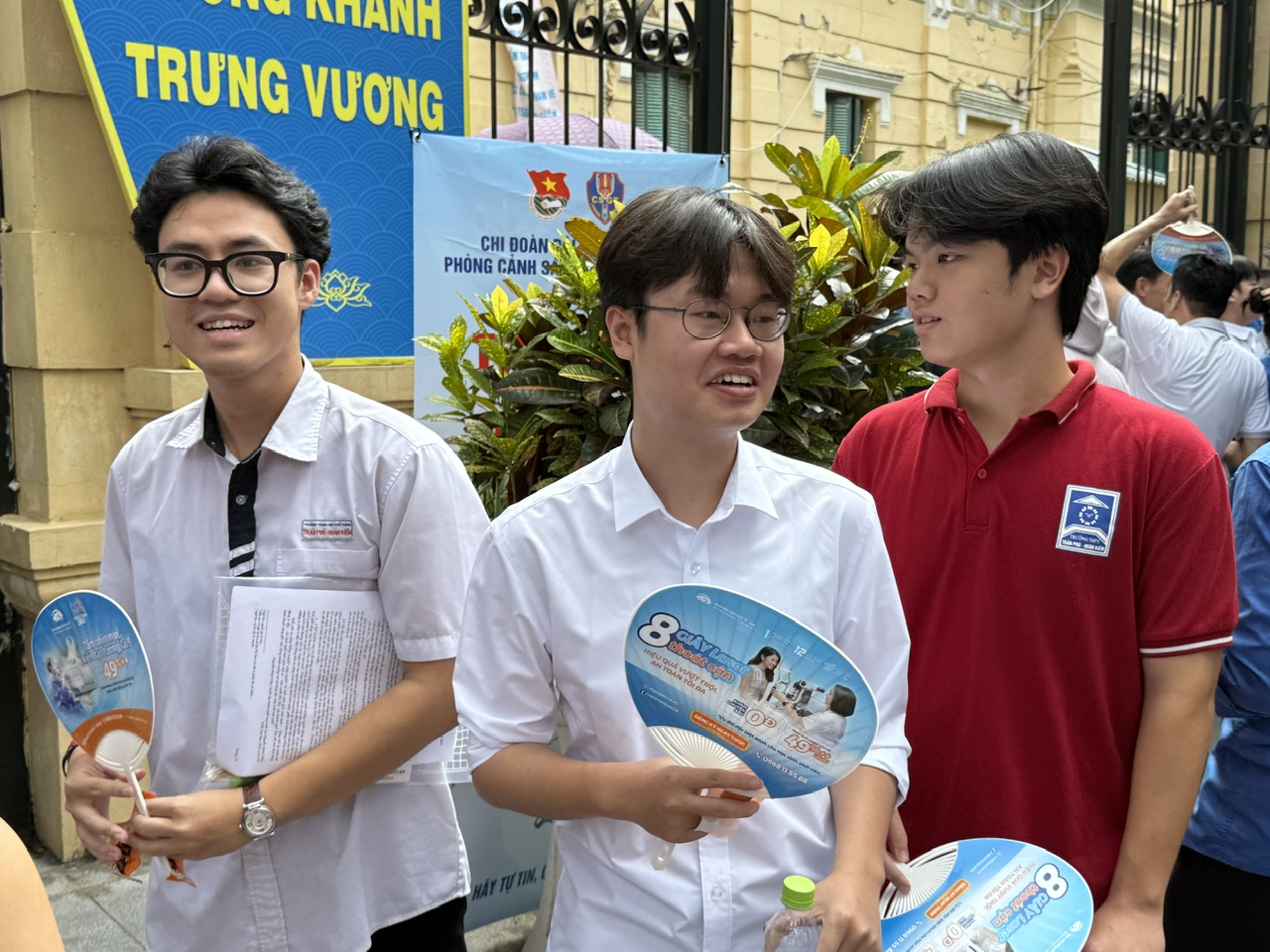 Hơn 1 triệu sĩ tử bước v&agrave;o thi m&ocirc;n To&aacute;n - Ảnh 1.