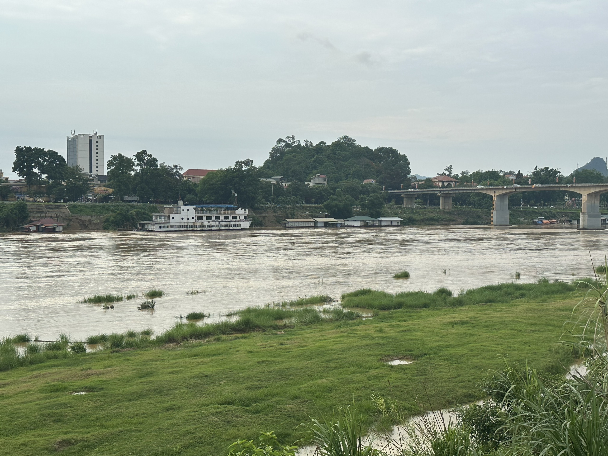 Thủy điện Tuyên Quang sắp mở cửa xả đáy, hạ du đề phòng ngập úng- Ảnh 1. Thủy điện Tuyên Quang sắp mở cửa xả đáy, hạ du đề phòng ngập úng- Ảnh 1.