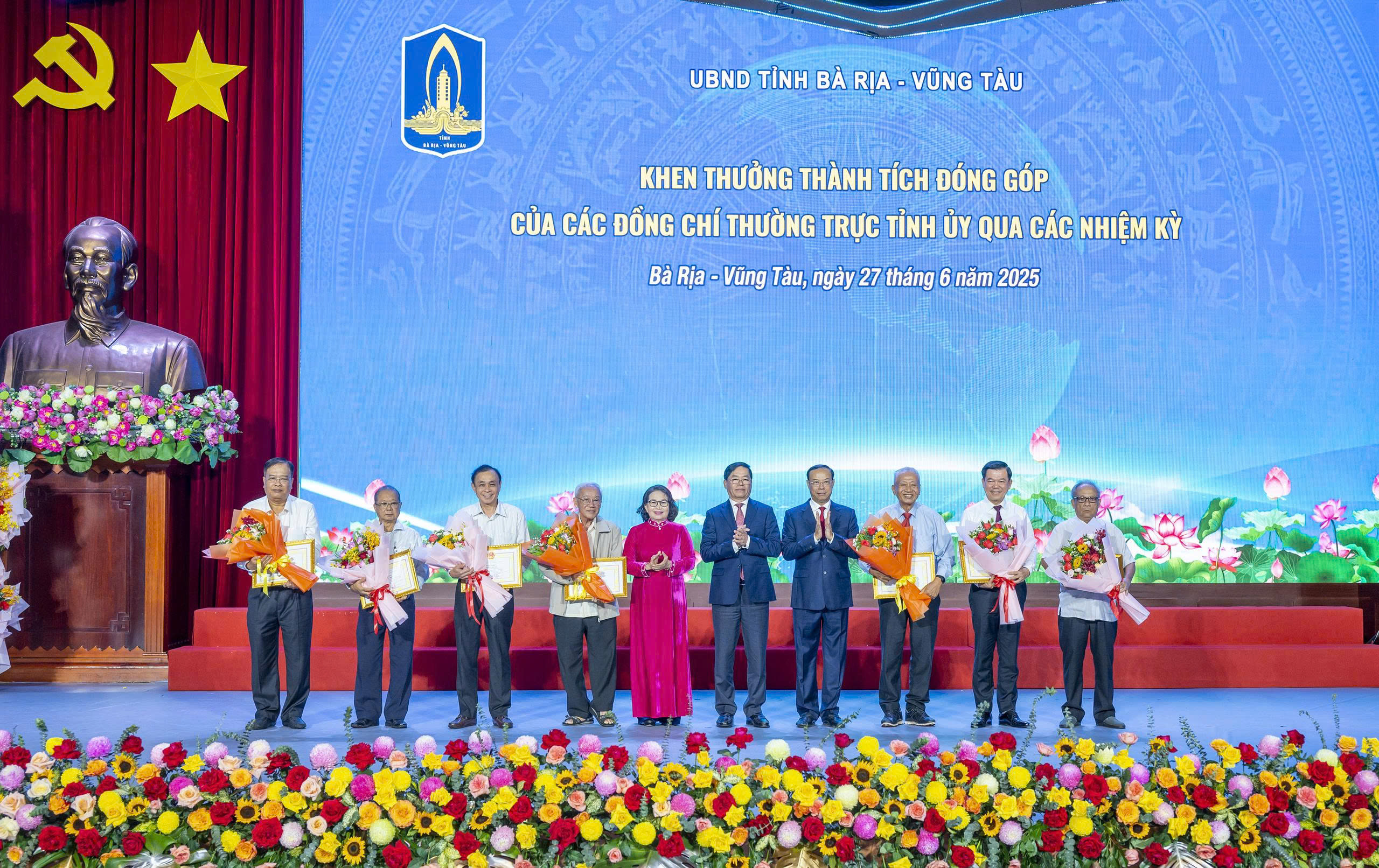 Bà Rịa-Vũng Tàu 34 năm từ vùng hoang sơ thành trung tâm công nghiệp cảng biển và du lịch- Ảnh 6. Bà Rịa-Vũng Tàu 34 năm từ vùng hoang sơ thành trung tâm công nghiệp cảng biển và du lịch- Ảnh 6.