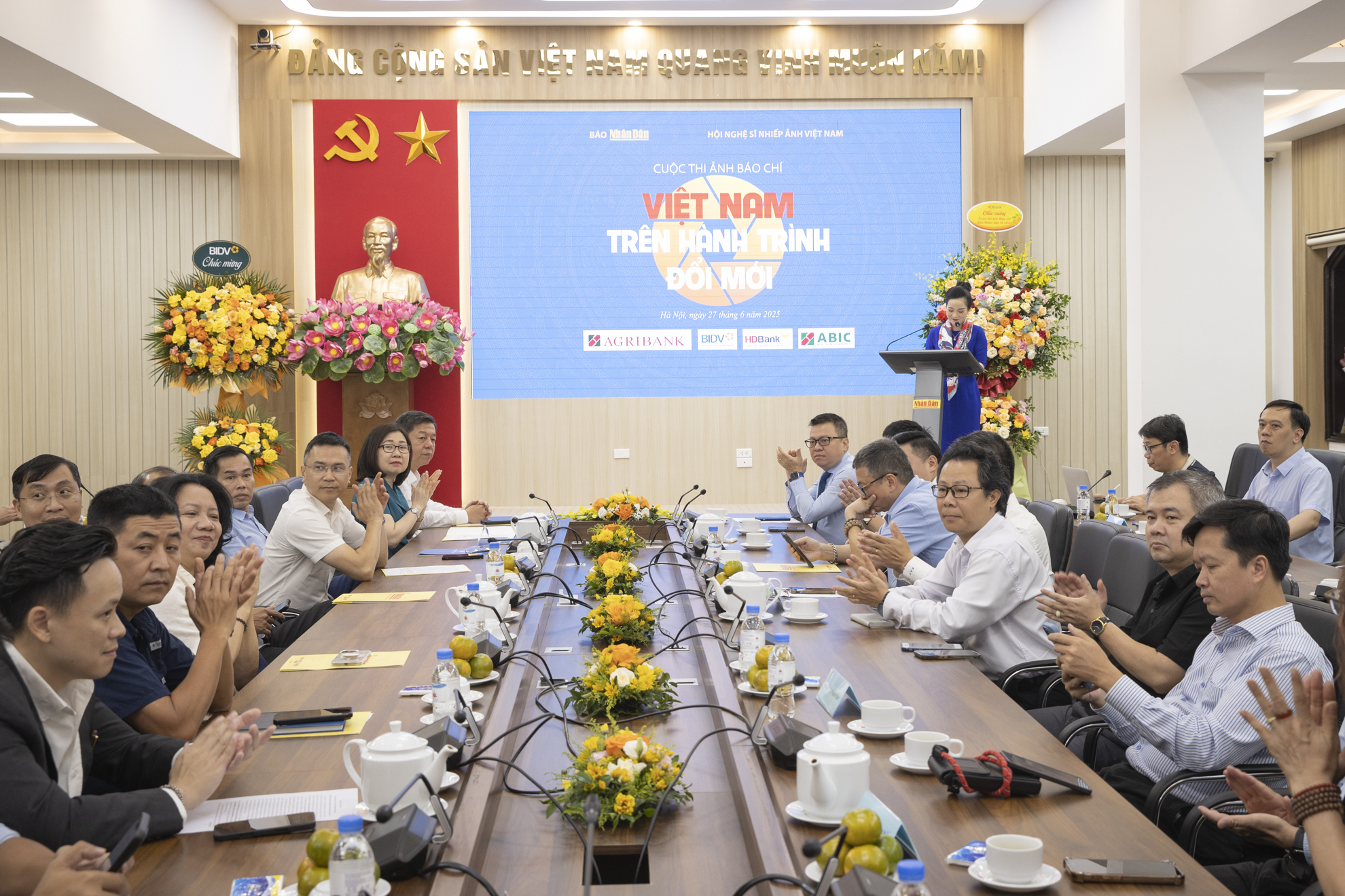 Ảnh có sự can thiệp của AI sẽ bị loại khỏi cuộc thi “Việt Nam trên hành trình đổi mới"- Ảnh 2. Ảnh có sự can thiệp của AI sẽ bị loại khỏi cuộc thi “Việt Nam trên hành trình đổi mới"- Ảnh 2.