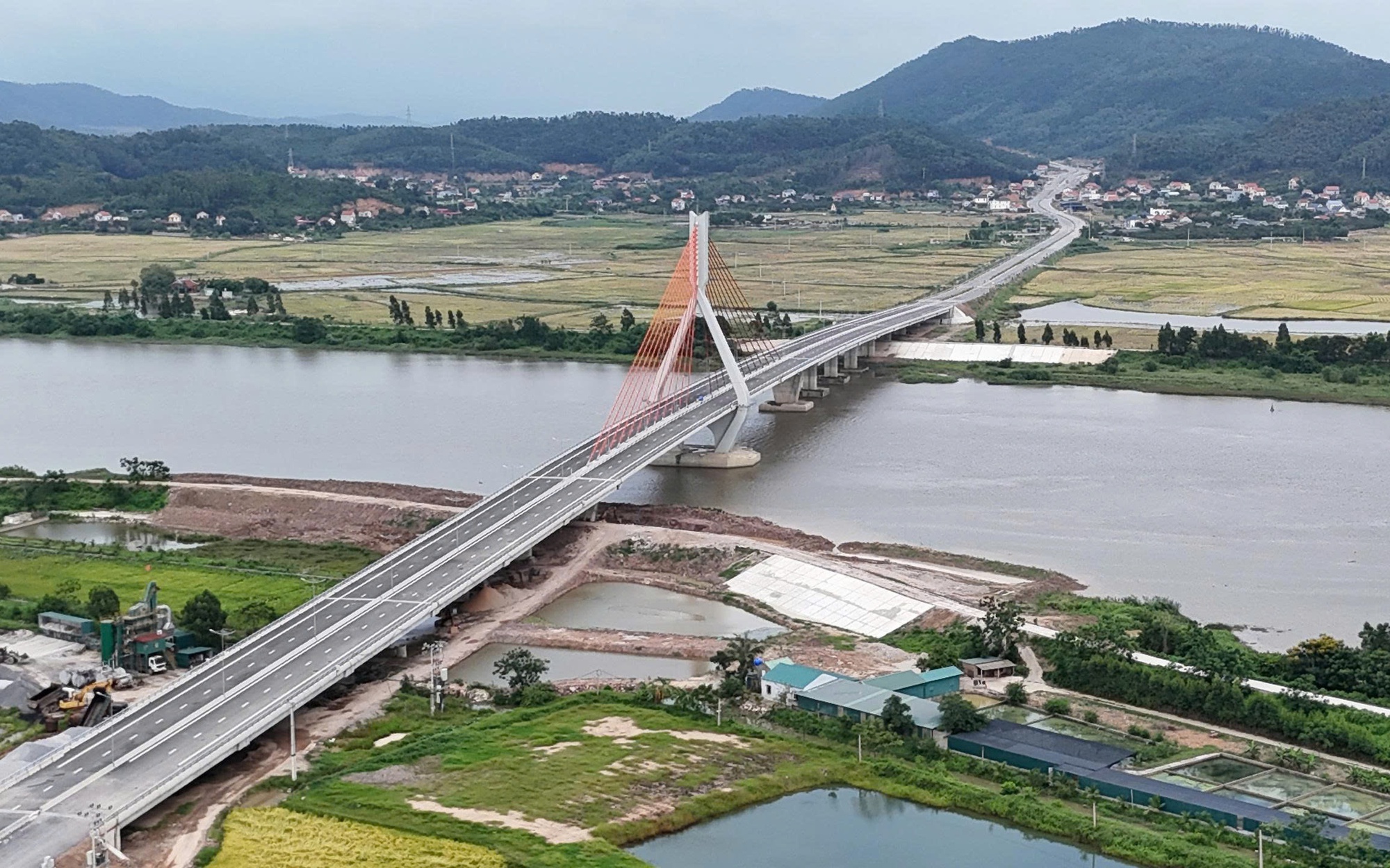 Cầu gần 1,5 ngh&igrave;n tỷ đồng nối Bắc Giang v&agrave; Hải Dương hiện ra sao?