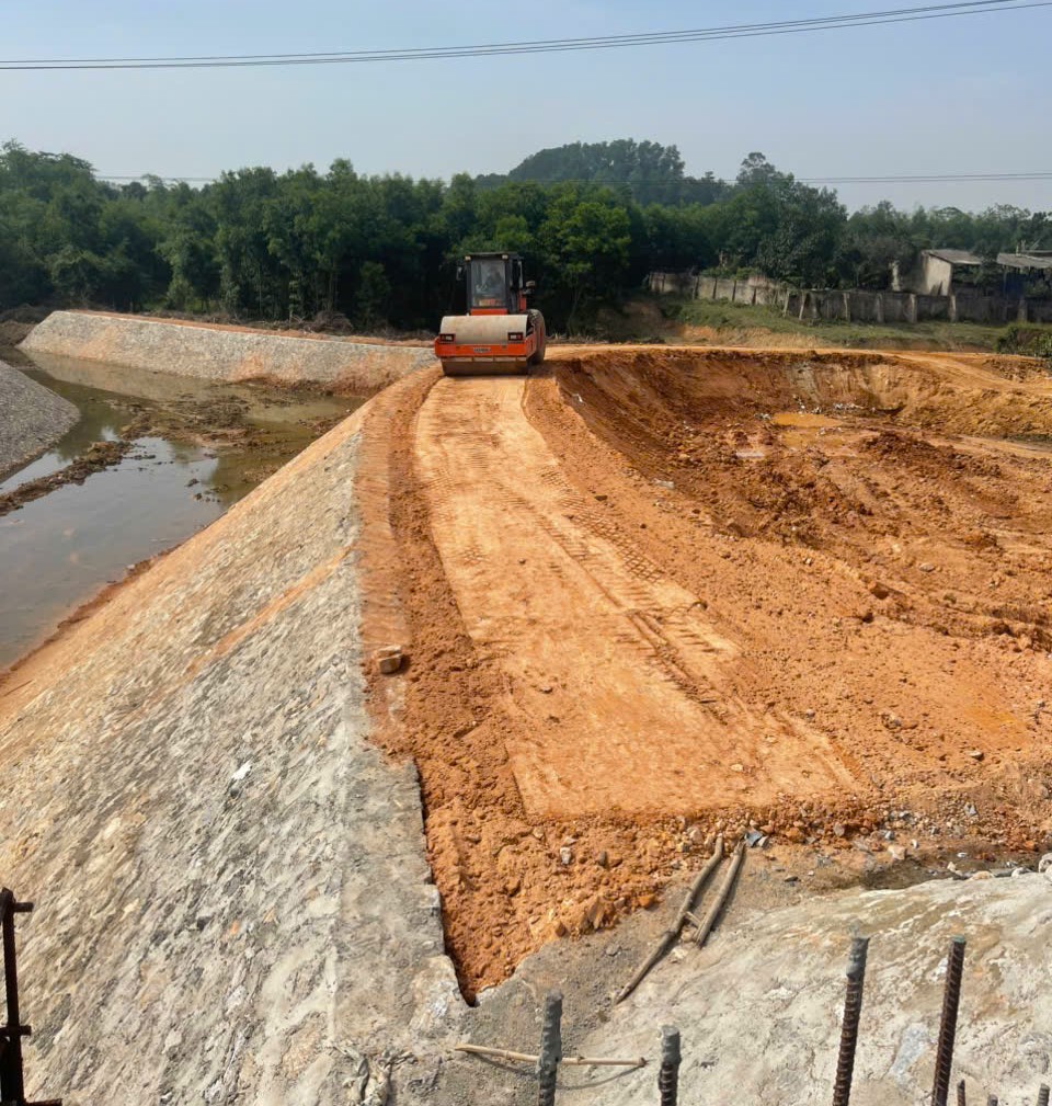 Th&aacute;i Nguy&ecirc;n: Mưa lớn l&agrave;m hỏng bờ k&egrave; ch&acirc;n cầu mới thi c&ocirc;ng tại đường tỉnh 269B- Ảnh 2.