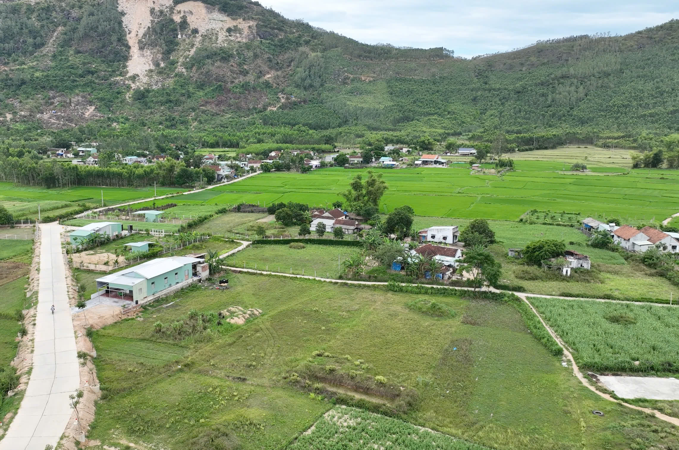 Bình Định: Cầu mới nối nhịp vui về xóm Hóc Công- Ảnh 1. Bình Định: Cầu mới nối nhịp vui về xóm Hóc Công- Ảnh 1.