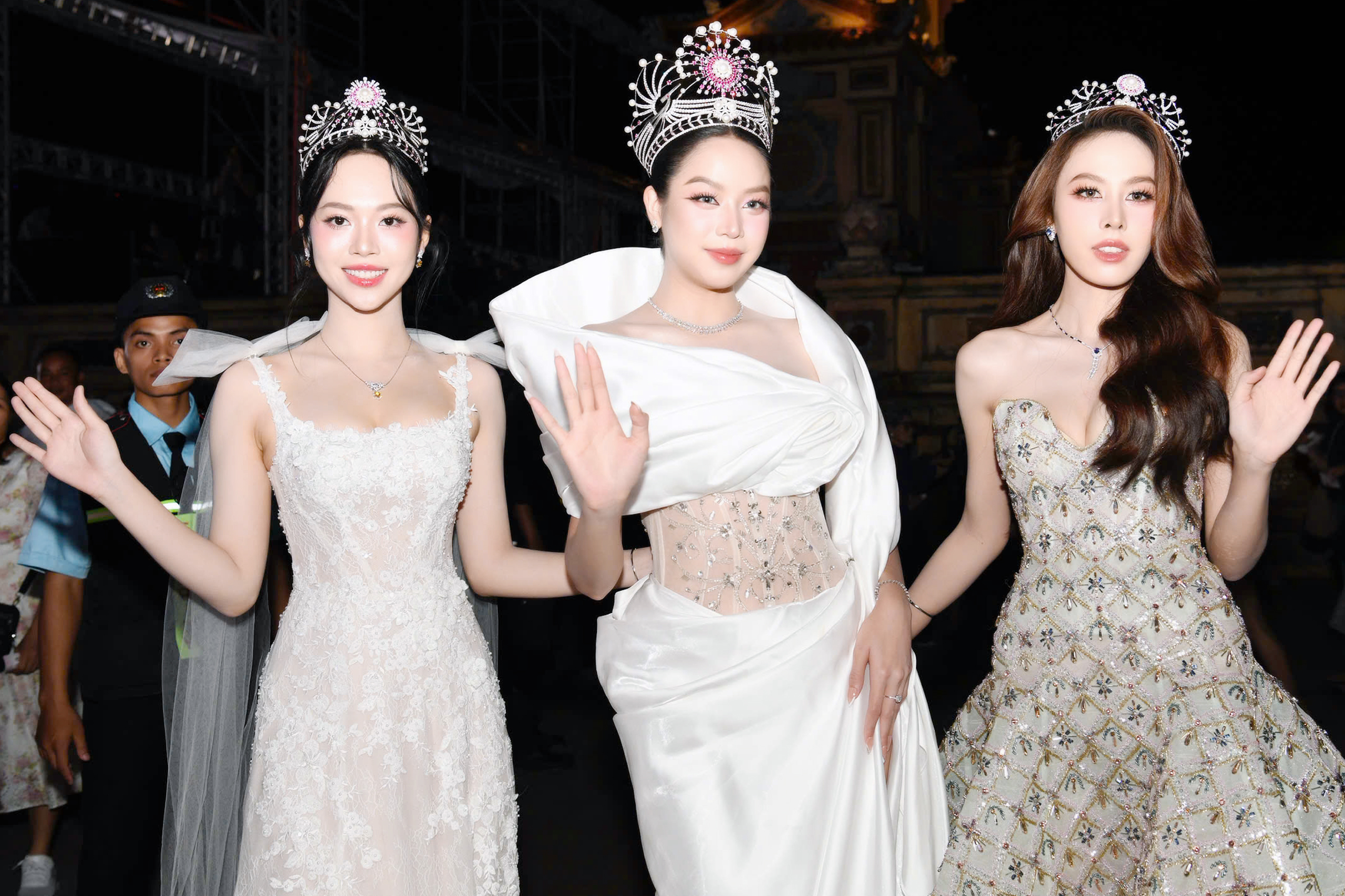 Hoa hậu Việt Nam 2024: Top 10 lộ diện sau m&agrave;n thi Trang phục Dạ hội- Ảnh 2.