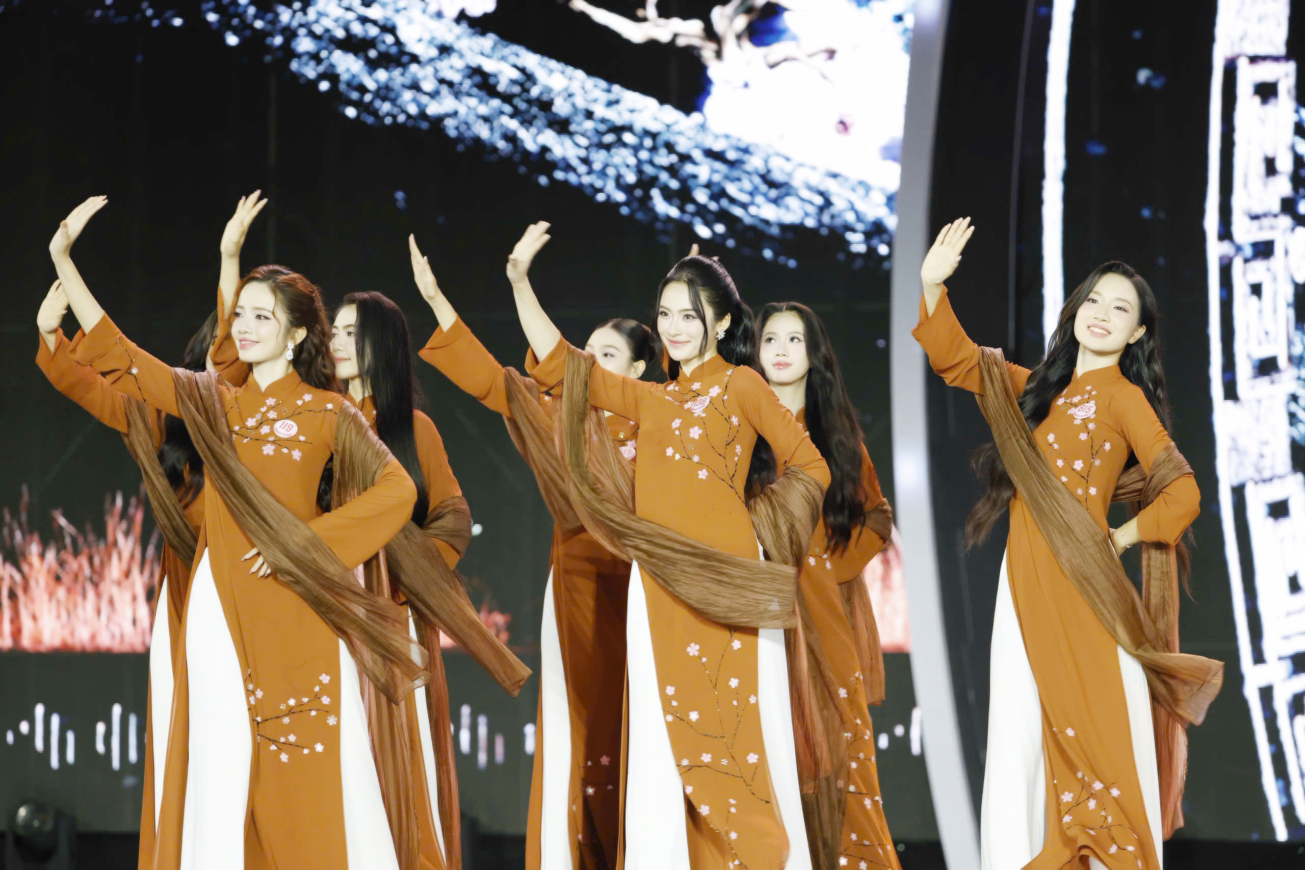 Hoa hậu Việt Nam 2024: Top 10 lộ diện sau m&agrave;n thi Trang phục Dạ hội- Ảnh 3.