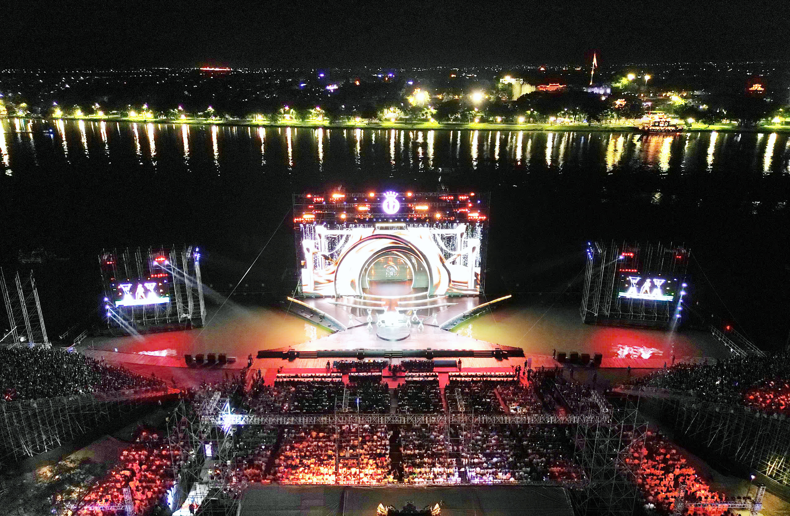 Hoa hậu Việt Nam 2024: Top 10 lộ diện sau m&agrave;n thi Trang phục Dạ hội- Ảnh 1.