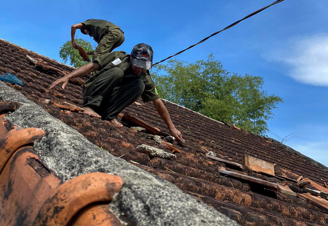 30 nh&agrave; d&acirc;n ở Quảng Nam tốc m&aacute;i, hư hỏng nặng sau lốc xo&aacute;y- Ảnh 5.