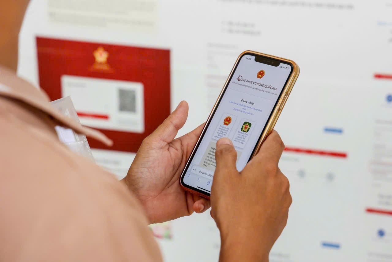 Thực hiện giao dịch sang t&ecirc;n xe trực tuyến qua VNeID c&aacute;ch n&agrave;o?- Ảnh 2.