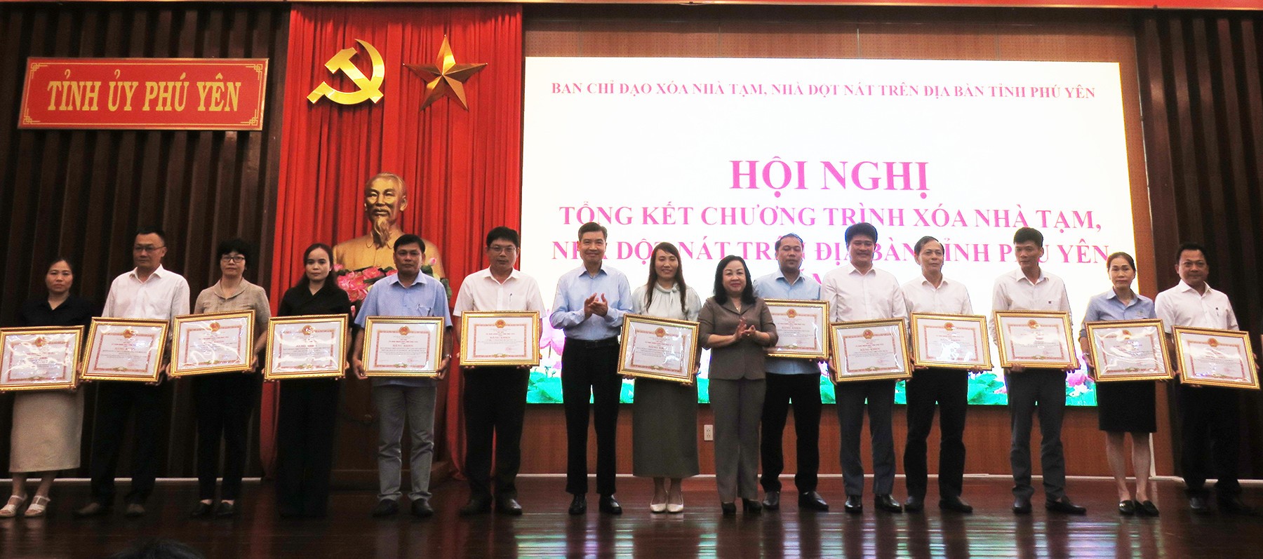 H&ograve;a Ph&aacute;t hỗ trợ nhiều địa phương về đ&iacute;ch sớm trong x&oacute;a nh&agrave; tạm, nh&agrave; dột n&aacute;t- Ảnh 2.