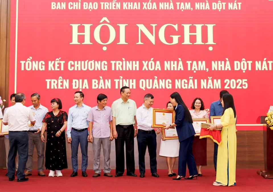 H&ograve;a Ph&aacute;t hỗ trợ nhiều địa phương về đ&iacute;ch sớm trong x&oacute;a nh&agrave; tạm, nh&agrave; dột n&aacute;t- Ảnh 1.