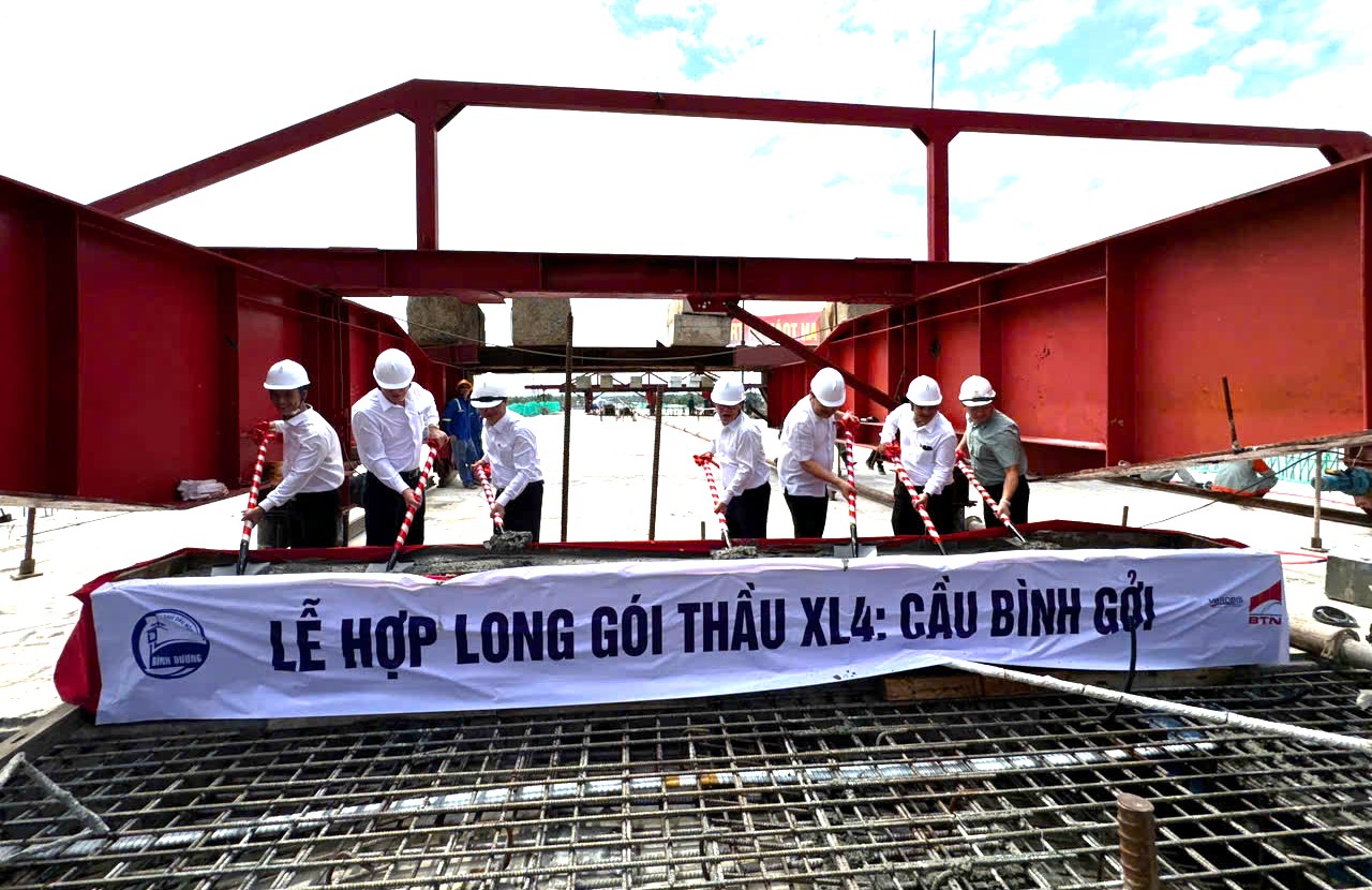 Hợp long cầu B&igrave;nh Gởi nối B&igrave;nh Dương với TP.HCM- Ảnh 1.