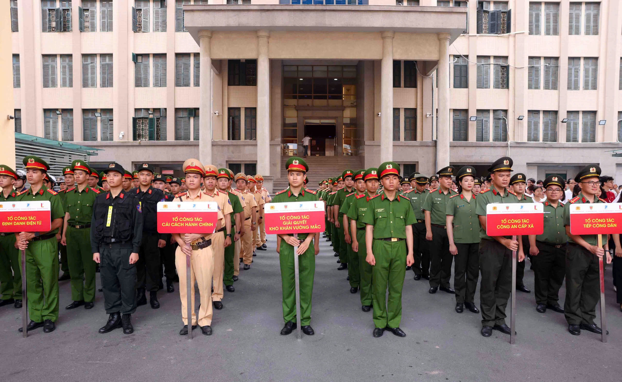 Bộ C&ocirc;ng an sẽ hướng dẫn nhiệm vụ của cấp tỉnh v&agrave; x&atilde; tr&ecirc;n ứng dụng VNeID- Ảnh 2.