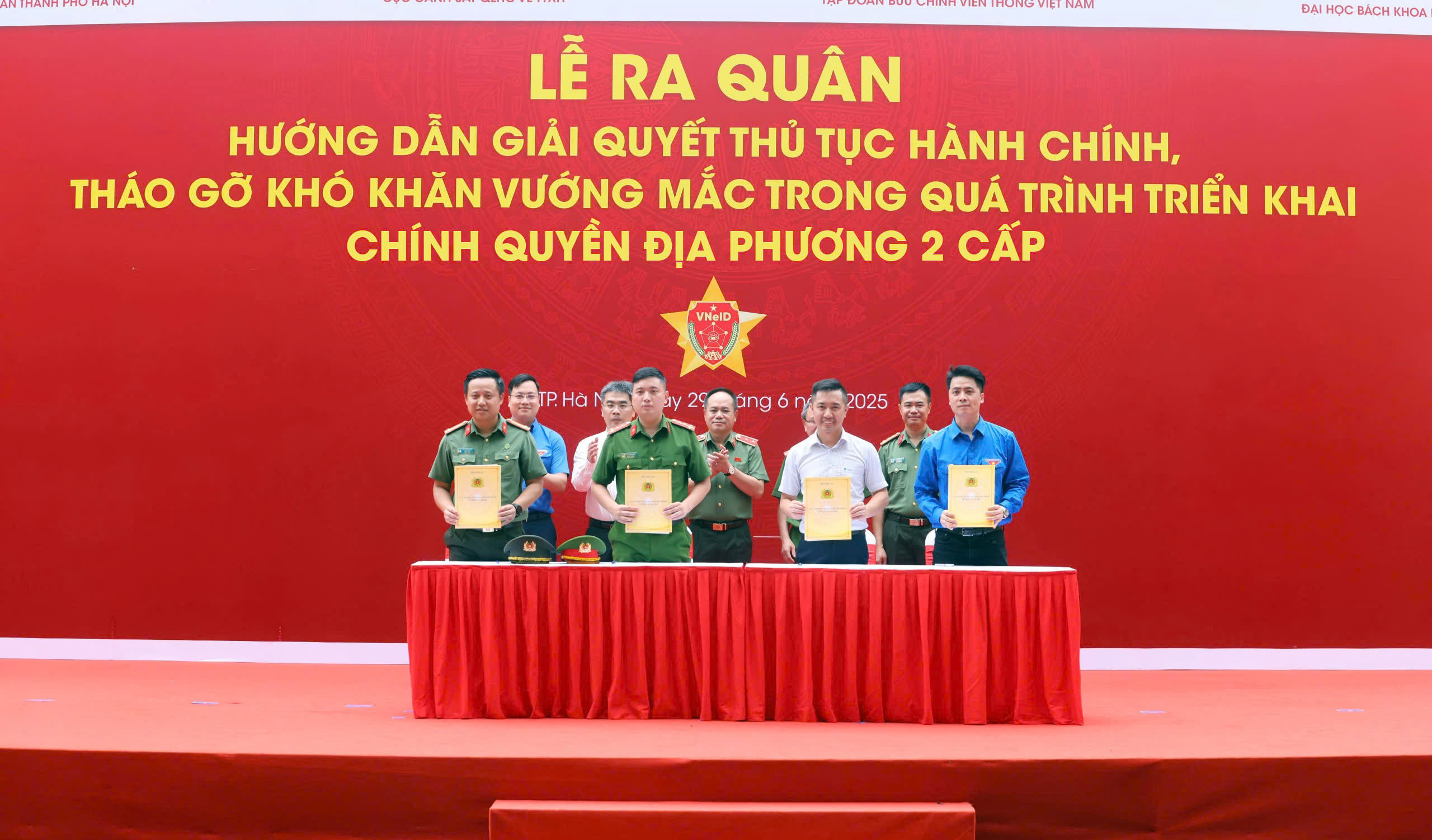 Bộ C&ocirc;ng an sẽ hướng dẫn nhiệm vụ của cấp tỉnh v&agrave; x&atilde; tr&ecirc;n ứng dụng VNeID- Ảnh 1.