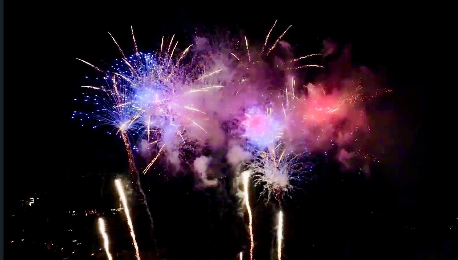 H&agrave;ng ngh&igrave;n người xuống đường ngắm ph&aacute;o hoa mừng th&agrave;nh lập tỉnh L&agrave;o Cai mới- Ảnh 4.