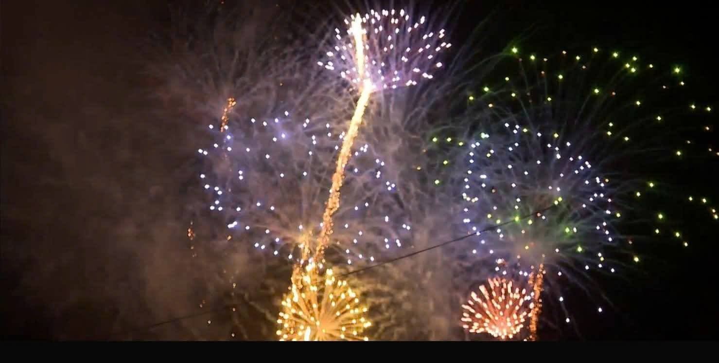 H&agrave;ng ngh&igrave;n người xuống đường ngắm ph&aacute;o hoa mừng th&agrave;nh lập tỉnh L&agrave;o Cai mới- Ảnh 9.