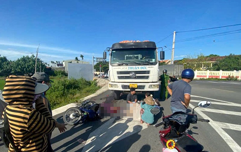 Hiện trường vụ tai nạn khiến b&agrave; Th thiệt mạng- Ảnh T.Đ.