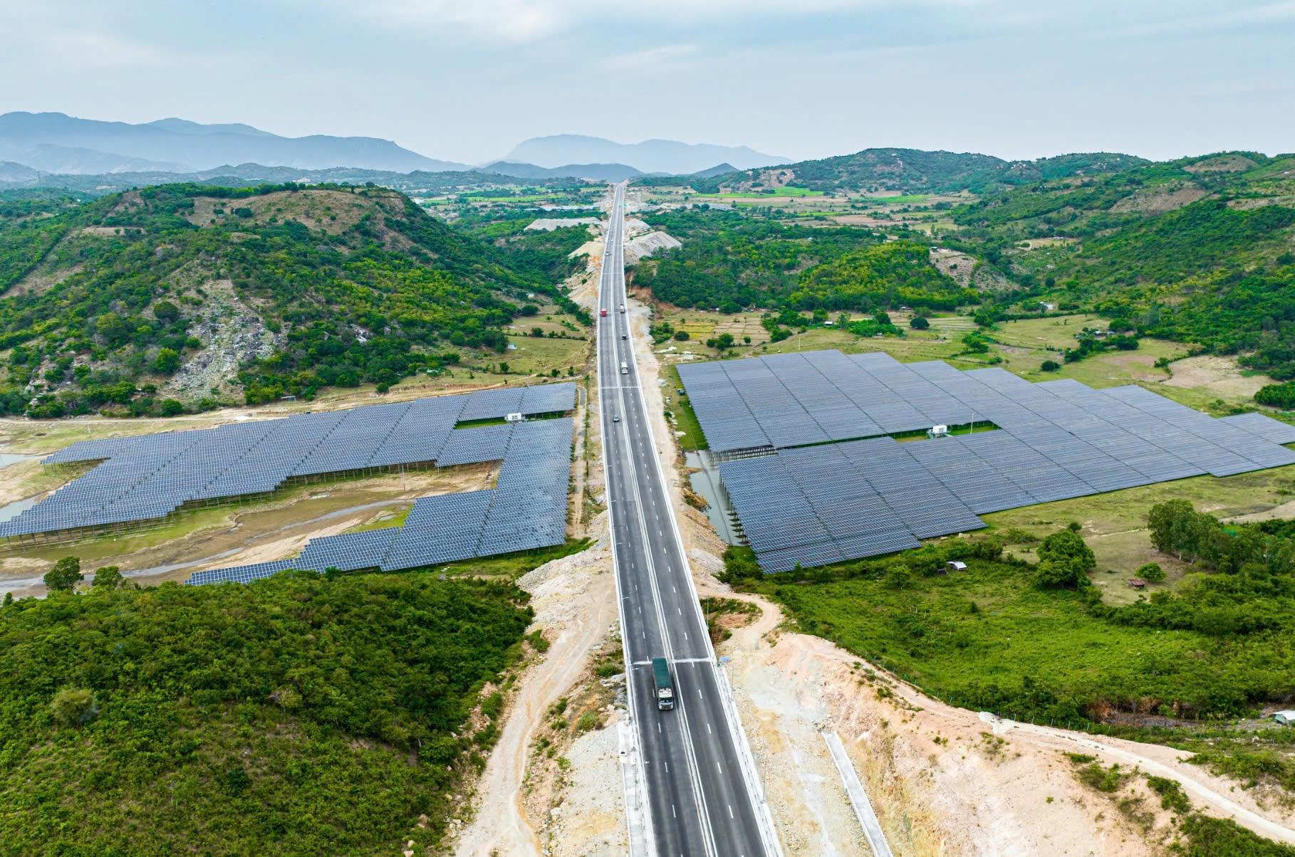 C&aacute;c "&ocirc;ng lớn" li&ecirc;n tiếp xin đầu tư PPP mở rộng cao tốc Bắc - Nam, chuy&ecirc;n gia n&oacute;i g&igrave;?- Ảnh 1.