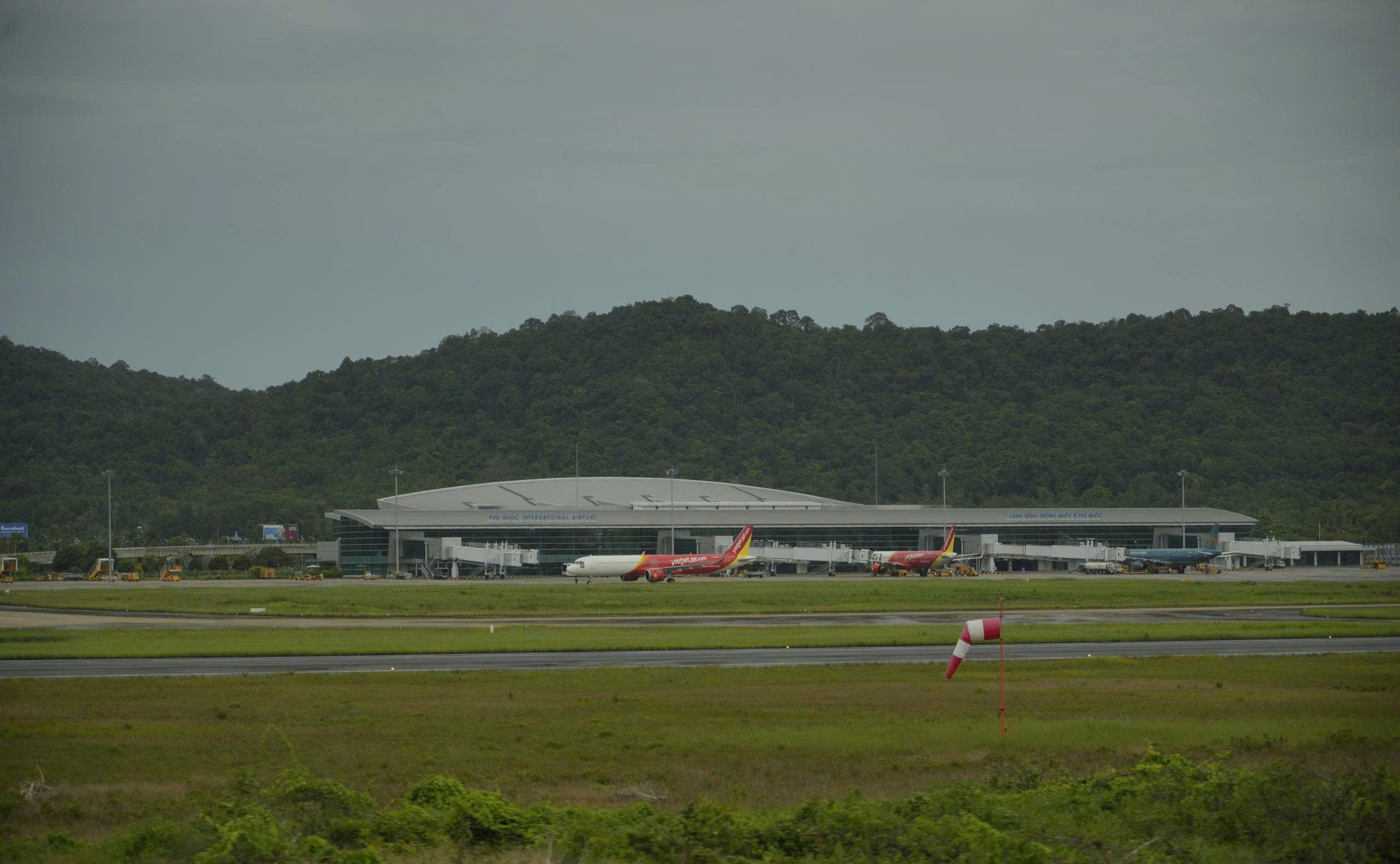 Cần lập tổ c&ocirc;ng t&aacute;c th&aacute;o gỡ kh&oacute; khăn để dự &aacute;n mở rộng s&acirc;n bay Ph&uacute; Quốc về đ&iacute;ch đ&uacute;ng hẹn- Ảnh 2.