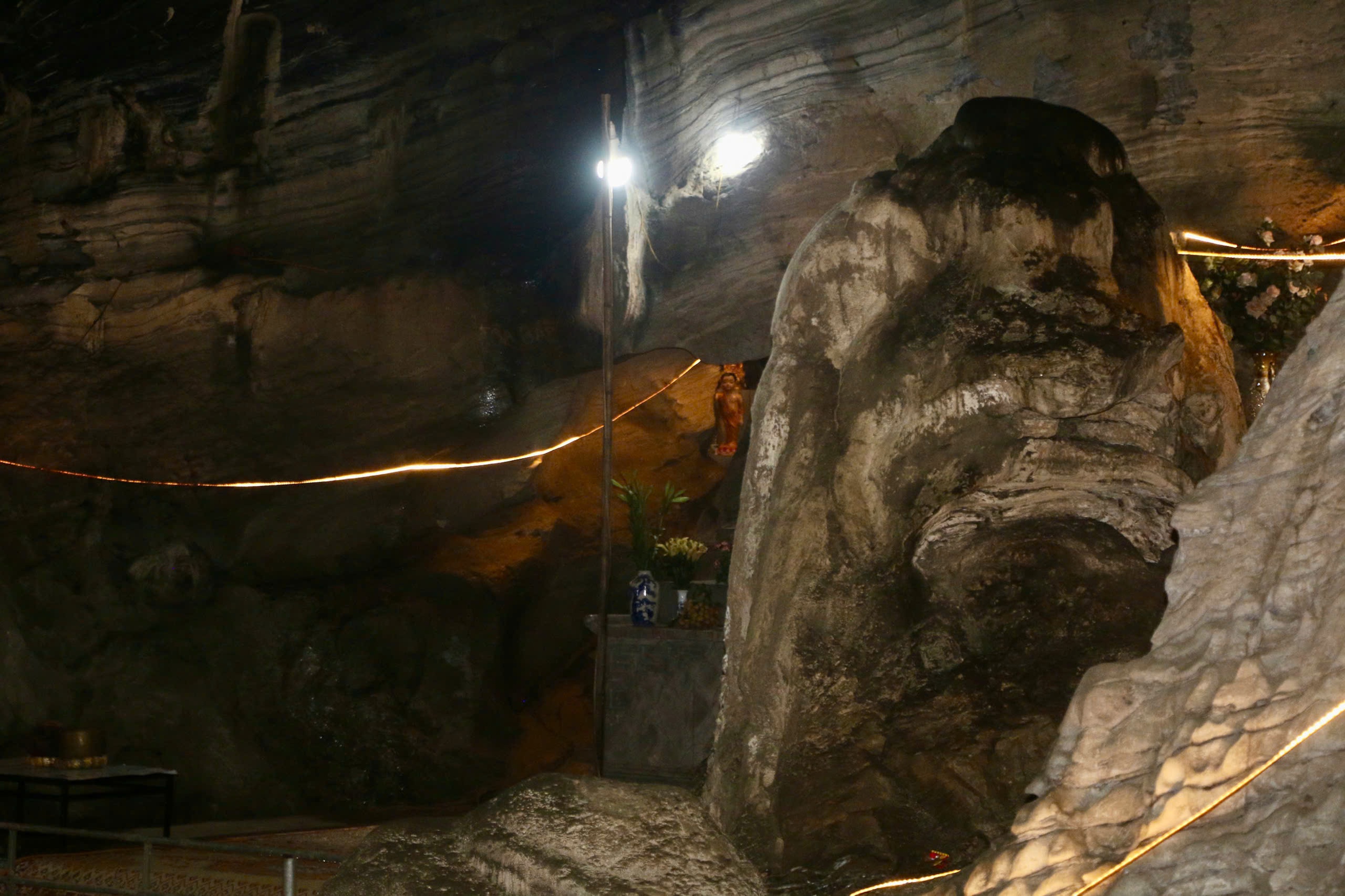 B&ecirc;n trong ng&ocirc;i ch&ugrave;a cổ nơi sư thầy livestream thu h&uacute;t h&agrave;ng triệu người- Ảnh 8.