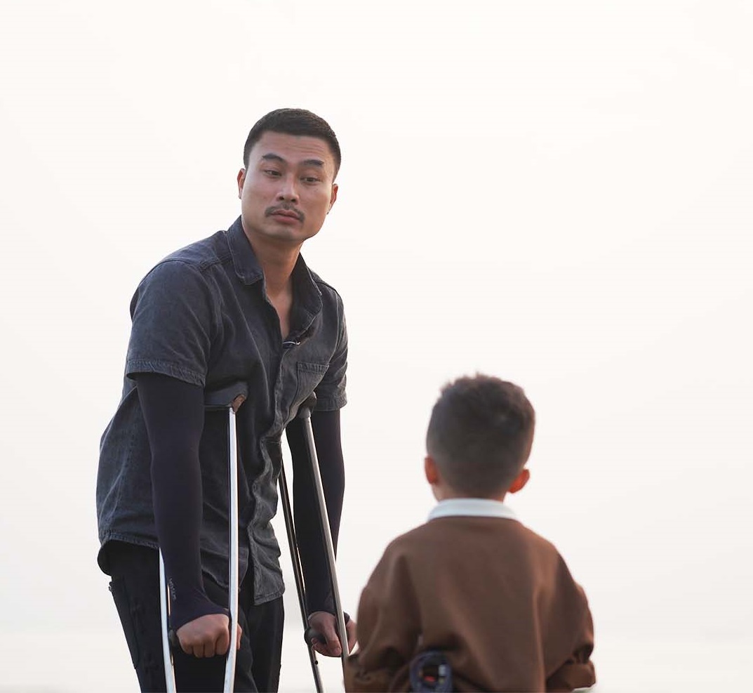 Bốn &ocirc;ng bố nổi tiếng Neko L&ecirc;, Trung Ruồi, Duy Hưng v&agrave; Phan Đinh T&ugrave;ng b&aacute;n b&aacute;nh cuốn chả mực- Ảnh 7.