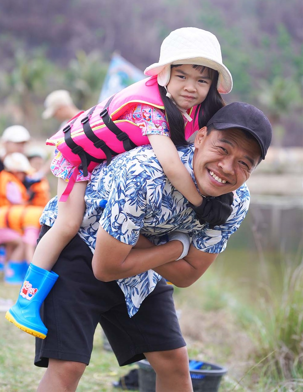 Bốn &ocirc;ng bố nổi tiếng Neko L&ecirc;, Trung Ruồi, Duy Hưng v&agrave; Phan Đinh T&ugrave;ng b&aacute;n b&aacute;nh cuốn chả mực- Ảnh 6.