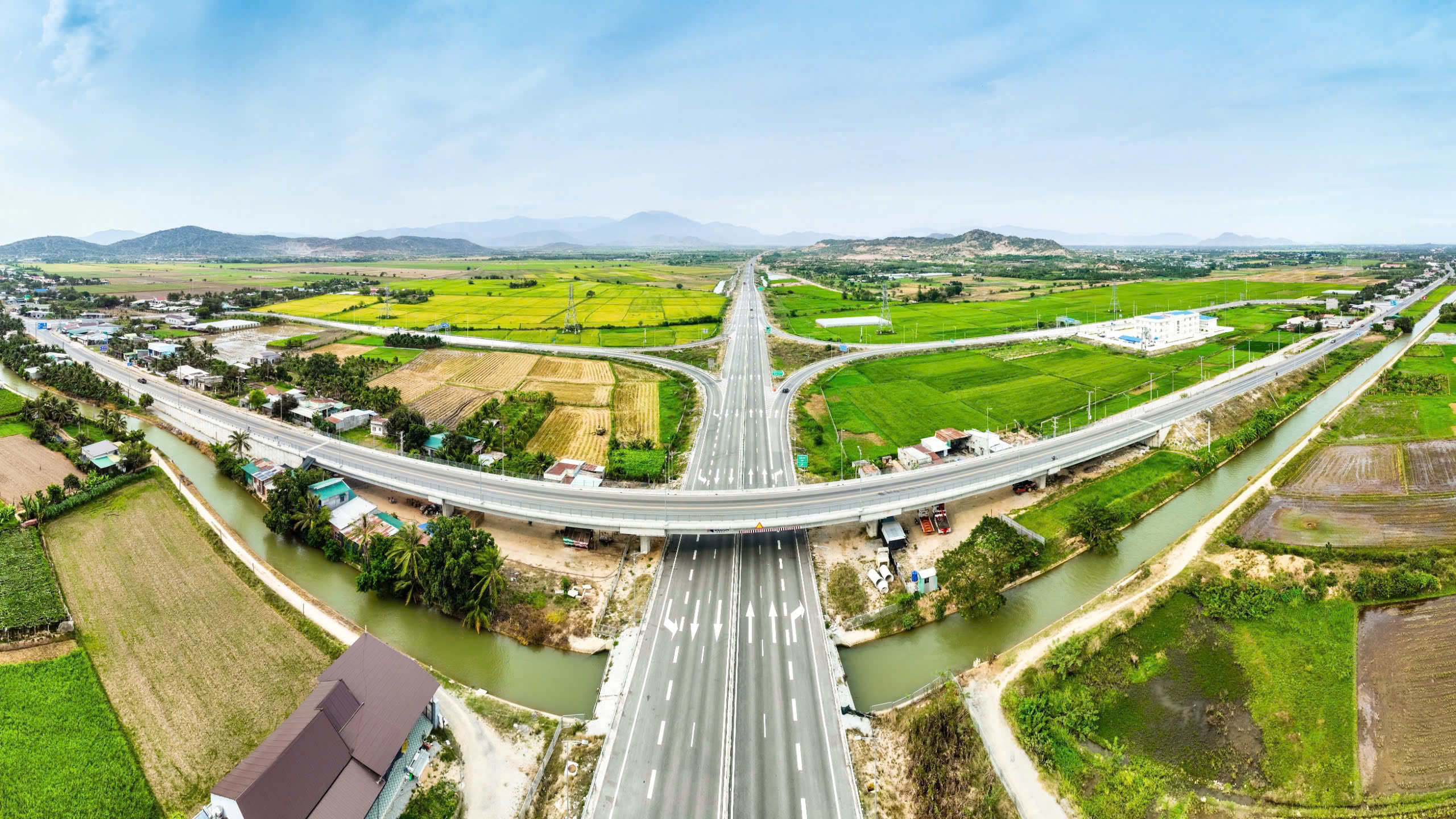 C&aacute;c "&ocirc;ng lớn" li&ecirc;n tiếp xin đầu tư PPP mở rộng cao tốc Bắc - Nam, chuy&ecirc;n gia n&oacute;i g&igrave;?- Ảnh 3.