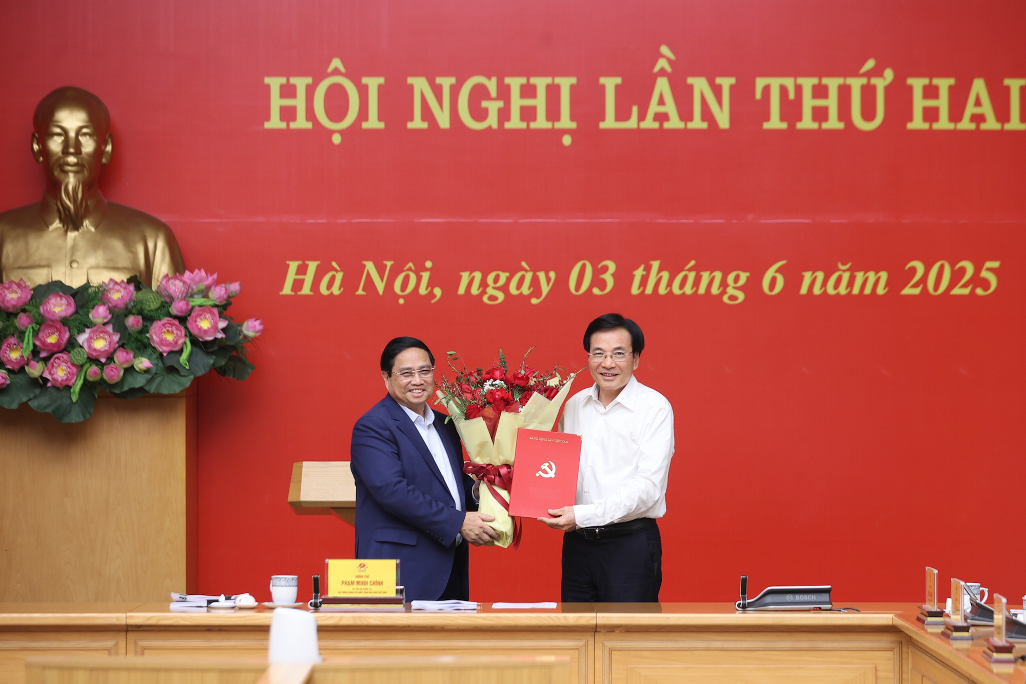 Thủ tướng: Bám sát mục tiêu tăng trưởng 2 con số, tiếp tục triển khai 3 đột phá chiến lược- Ảnh 2. Thủ tướng: Bám sát mục tiêu tăng trưởng 2 con số, tiếp tục triển khai 3 đột phá chiến lược- Ảnh 2.