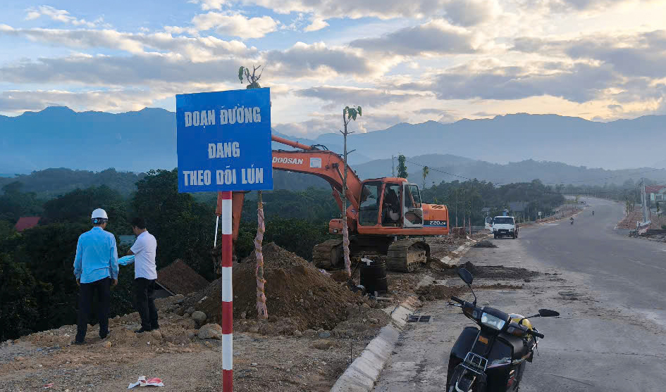 Xử lý dứt điểm vết nứt trên đường nối cầu Làng Giàng ở Lào Cai- Ảnh 5. Xử lý dứt điểm vết nứt trên đường nối cầu Làng Giàng ở Lào Cai- Ảnh 5.