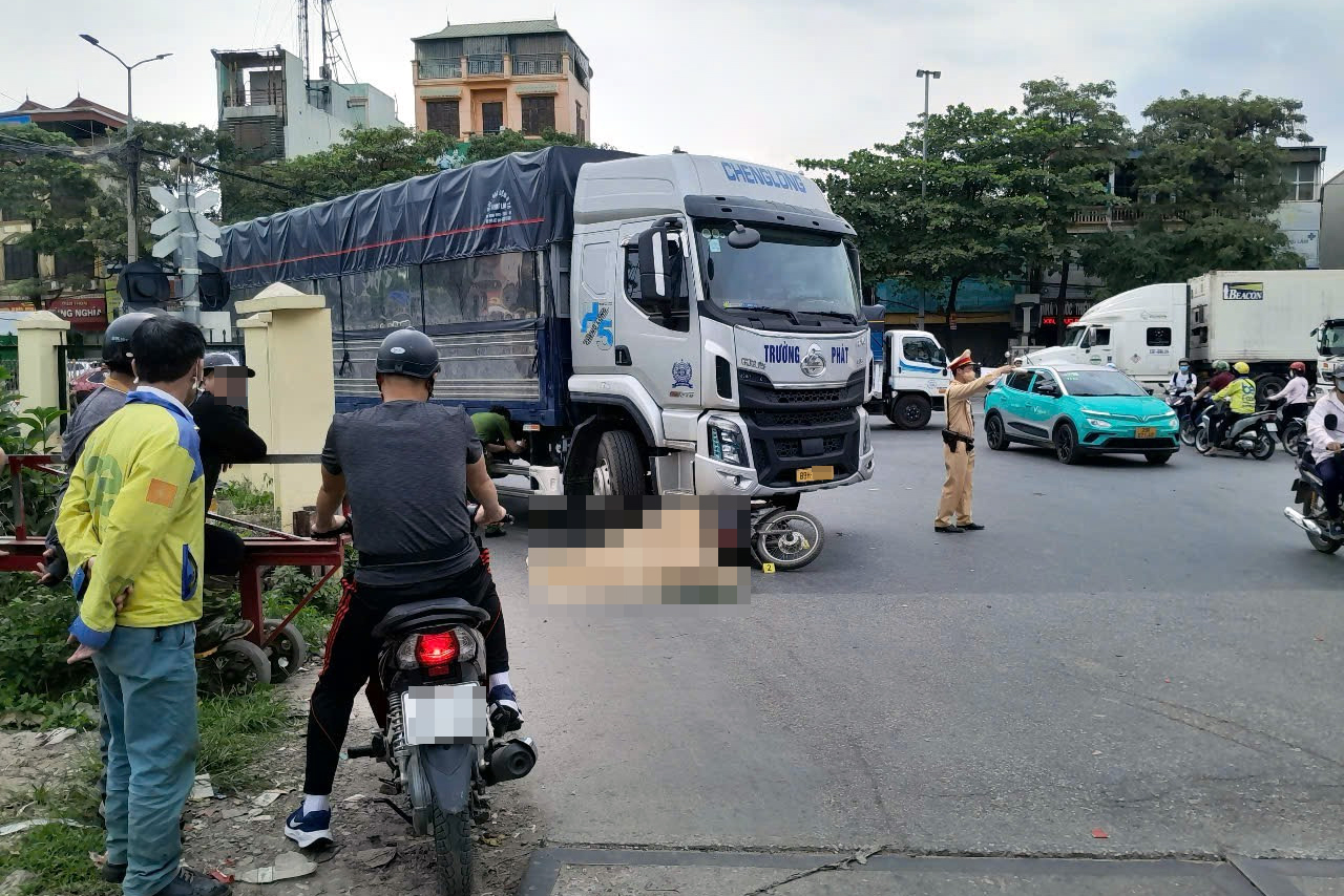 H&agrave; Nội: Nữ sinh vi&ecirc;n năm cuối đại học tử vong sau va chạm với &ocirc; t&ocirc; tải- Ảnh 1.